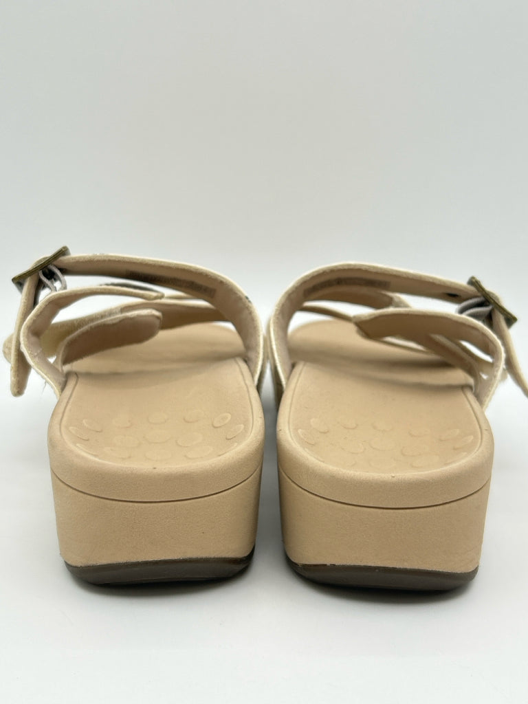 VIONIC Size 10 Cream Sandal