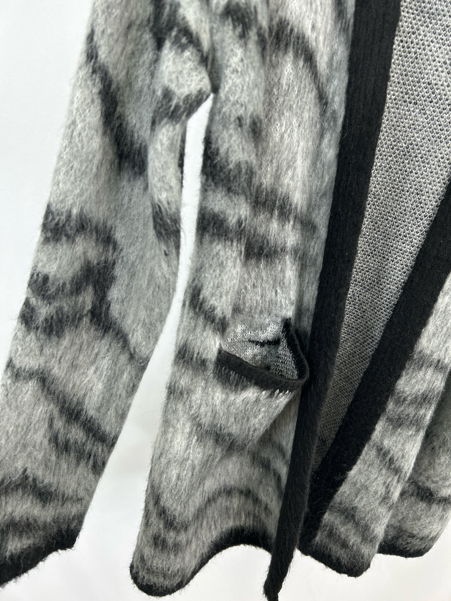 White House Black Market NWT Size XL GRAY AND BLACK Women Cardigan