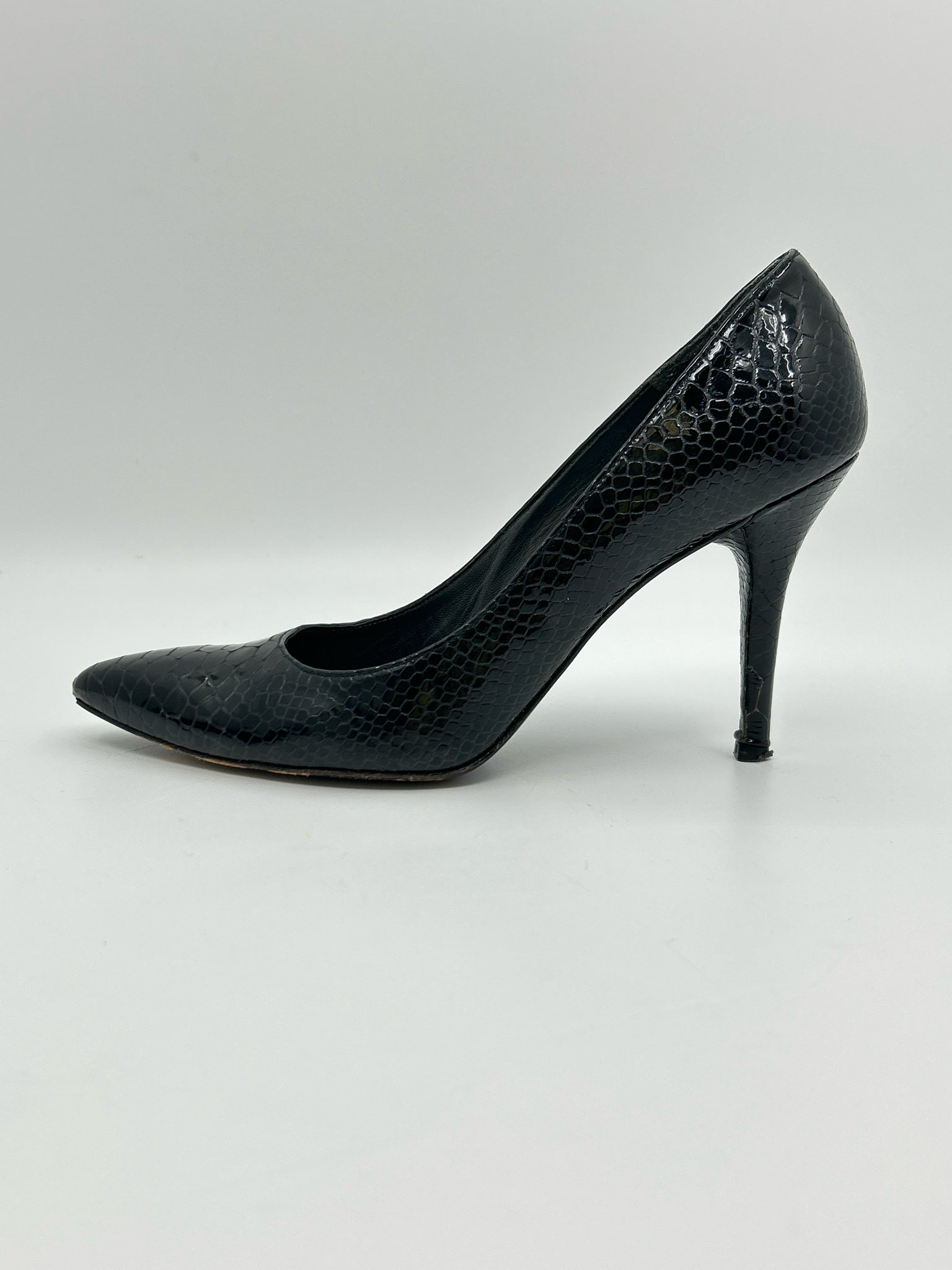 STUART WEITZMAN Size 8.5M Black Women Pumps