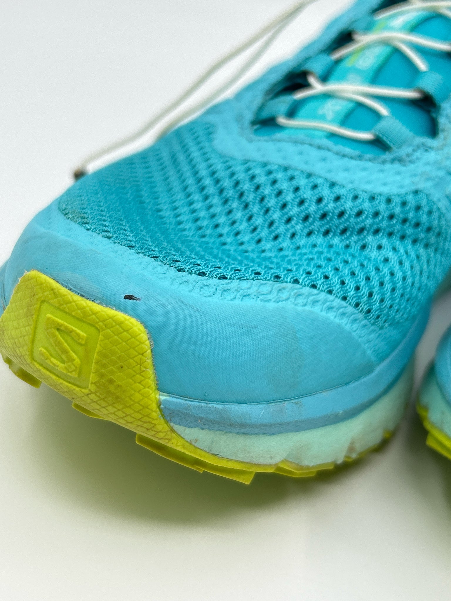 SALOMON Size 10.5 Teal and Yellow Women Sneakers