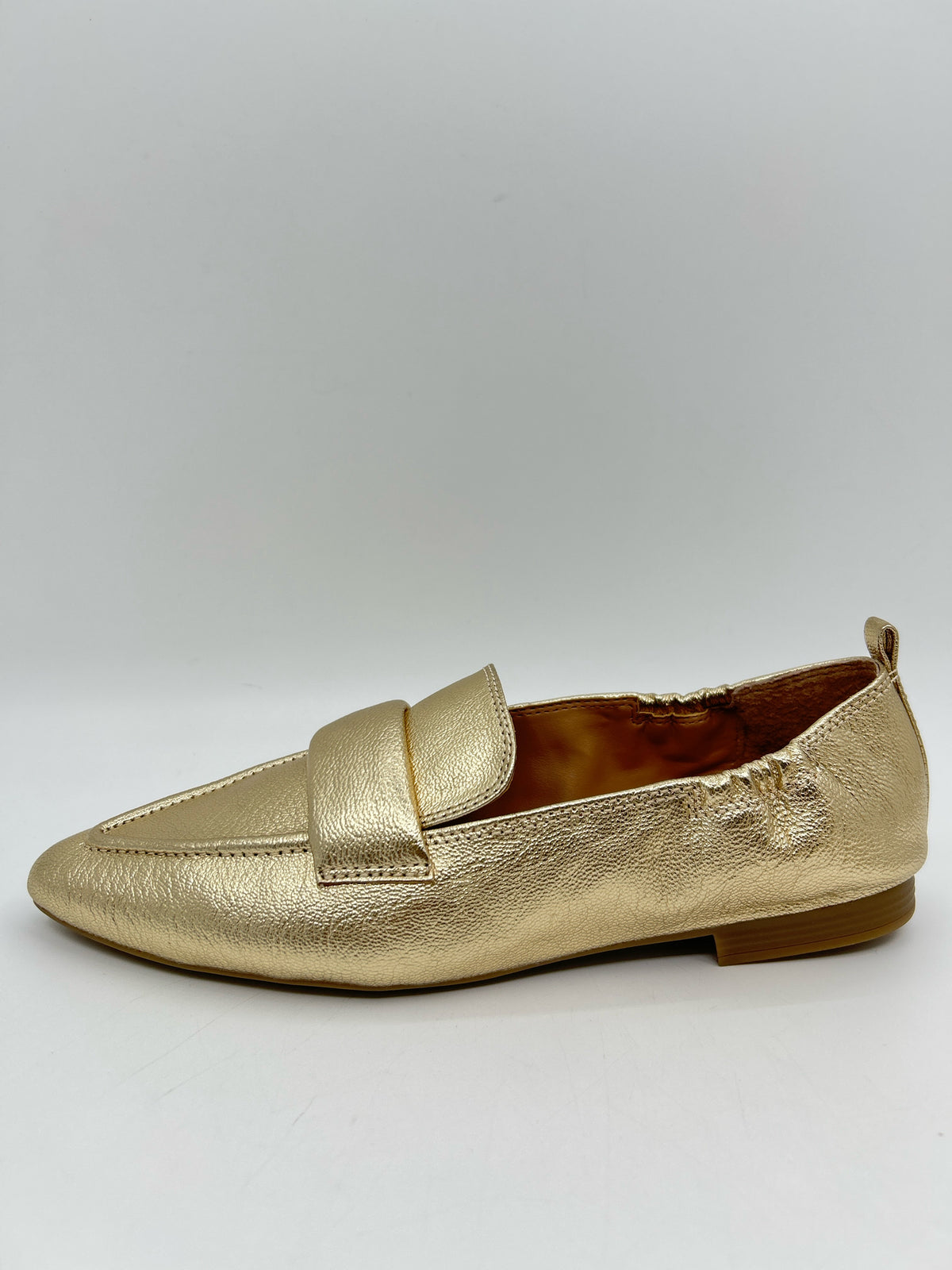 VINCE CAMUTO Size 8M Gold Metallic Women Loafer NIB