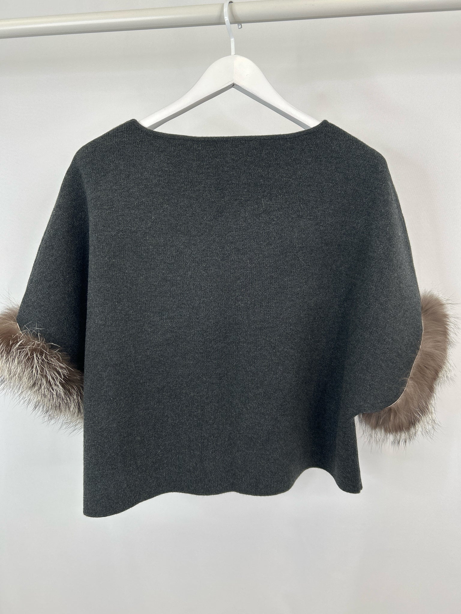 LINDA RICHARDS Size S Grey Women Top