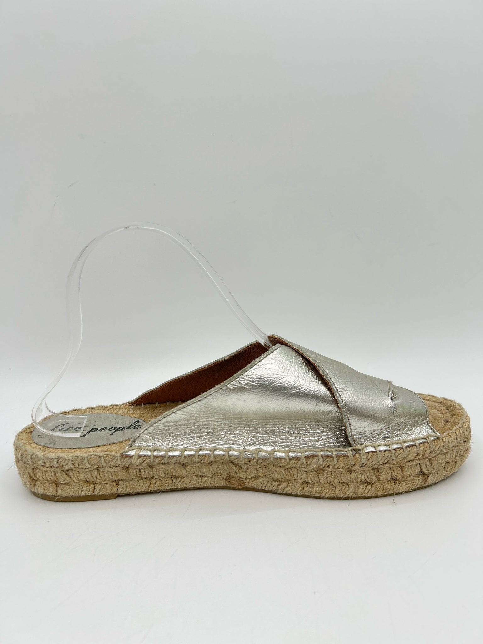 FREE PEOPLE Size 40 METALLIC SILVER Women Sandal
