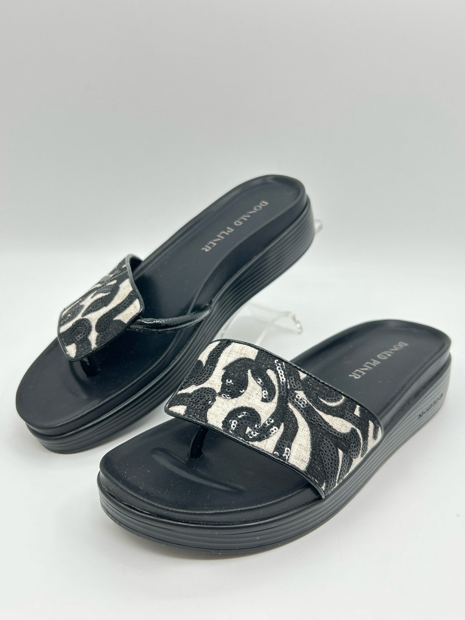 Donald J Pliner Size 9.5M Black Women Sandal