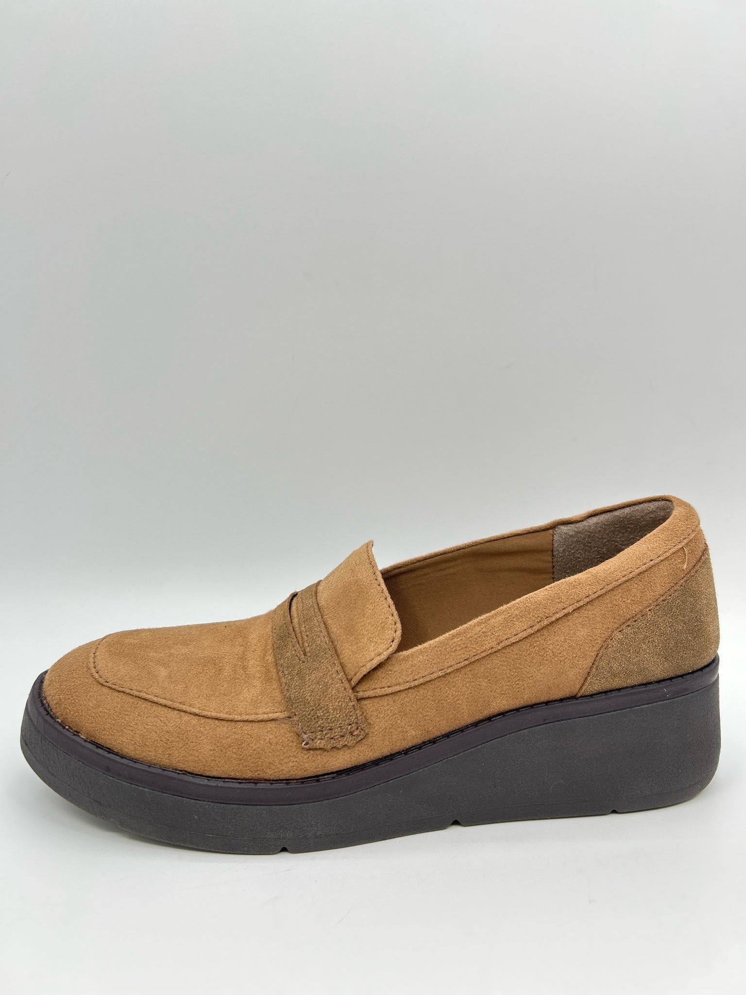 BZEES NWOB Size 8 Toffee Women Loafer