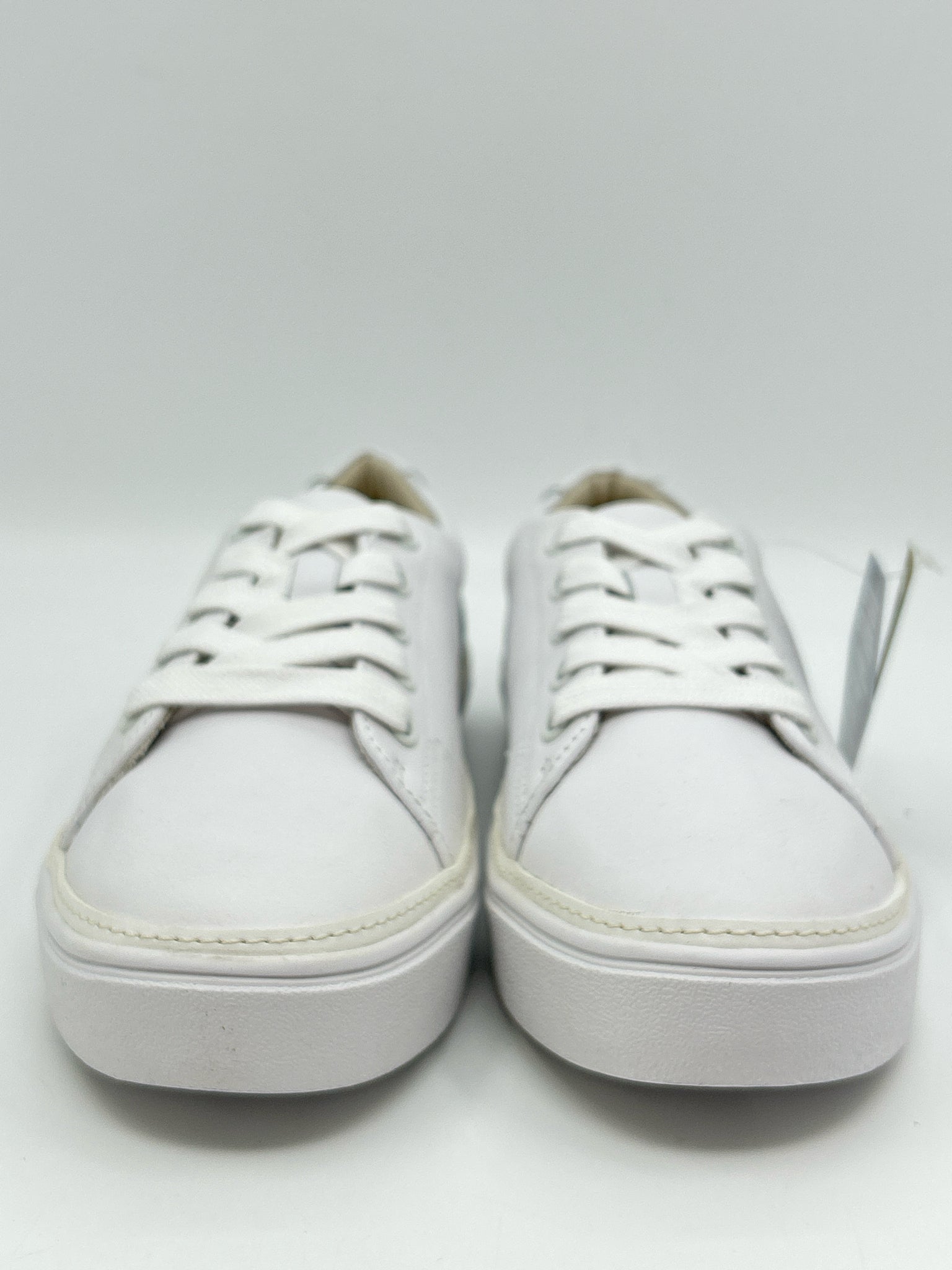 TOMS Size 8 White Women Sneakers