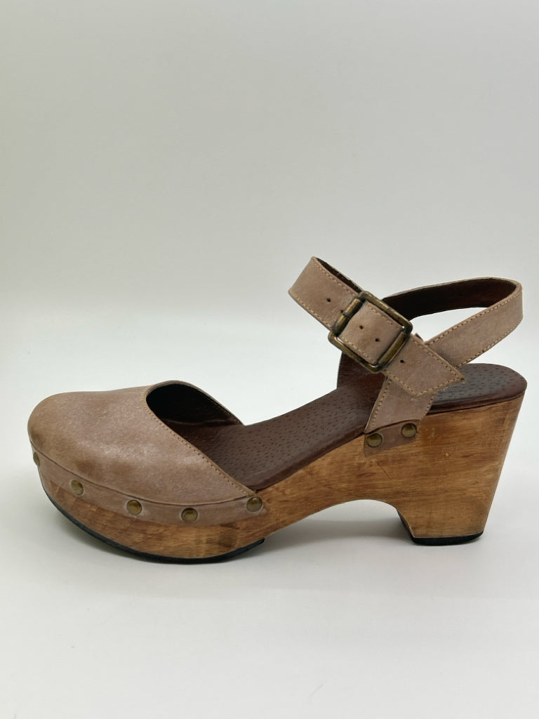 CORDANI Women Size 38 Taupe Clogs