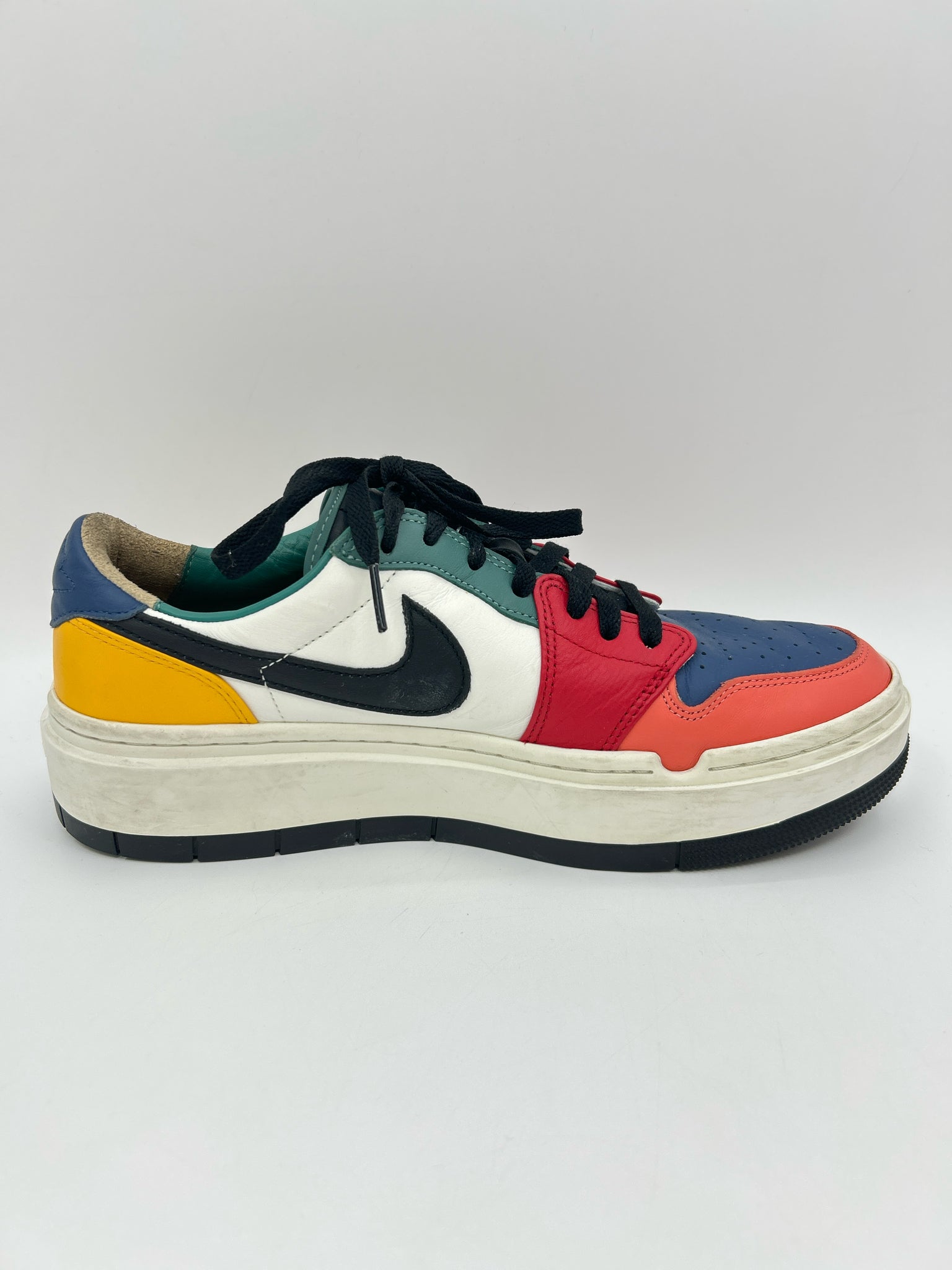 NIKE Size 11 Multi-Color Women Sneakers