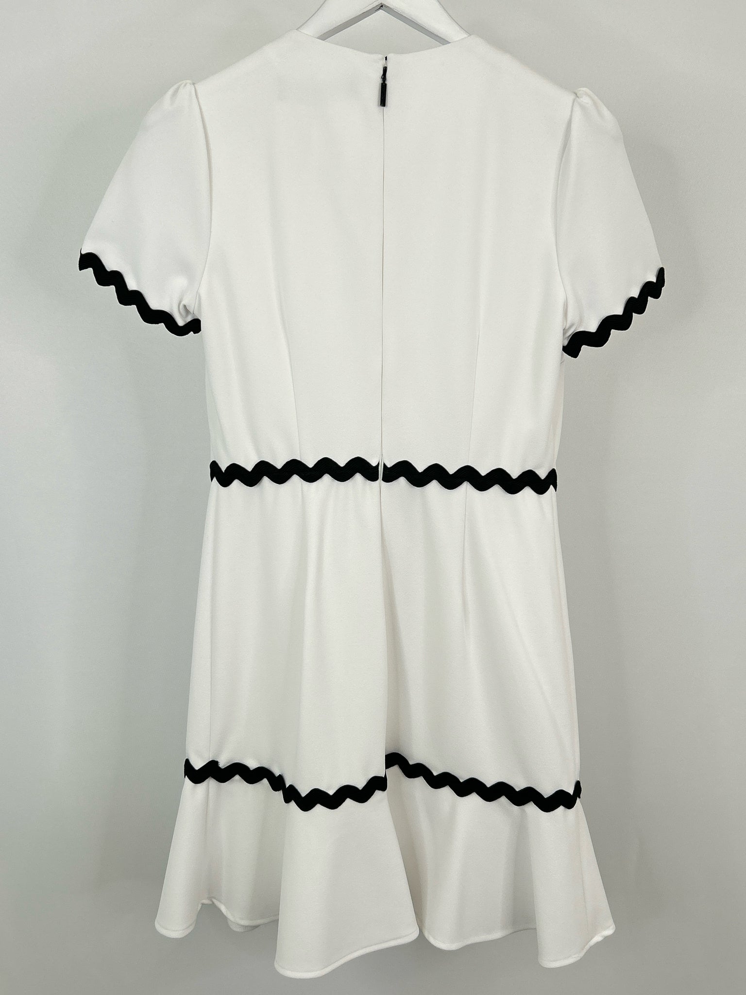 KARL LAGERFELD Size 6 White & Black Women Dress