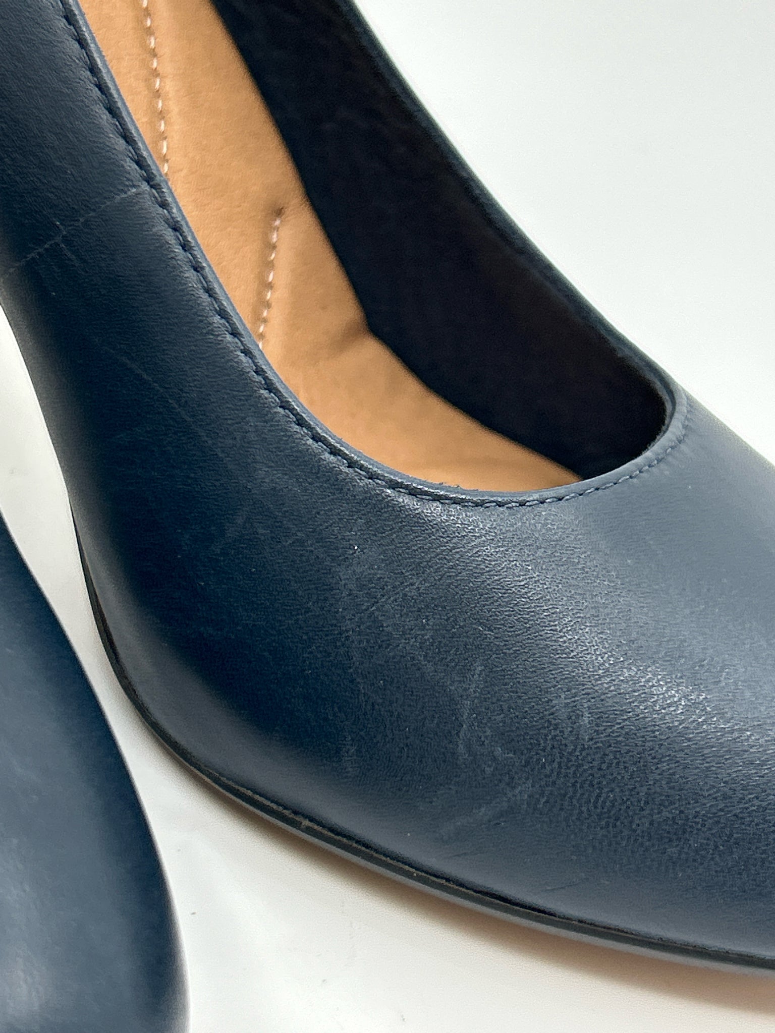 CLARKS Size 7.5M Navy Women Pumps