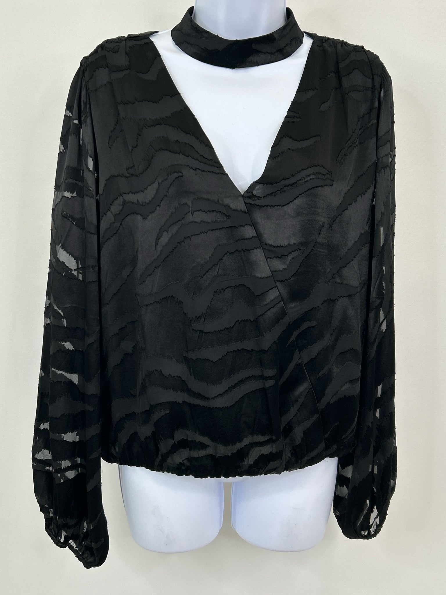 White House Black Market Size M Black Women Top NWT