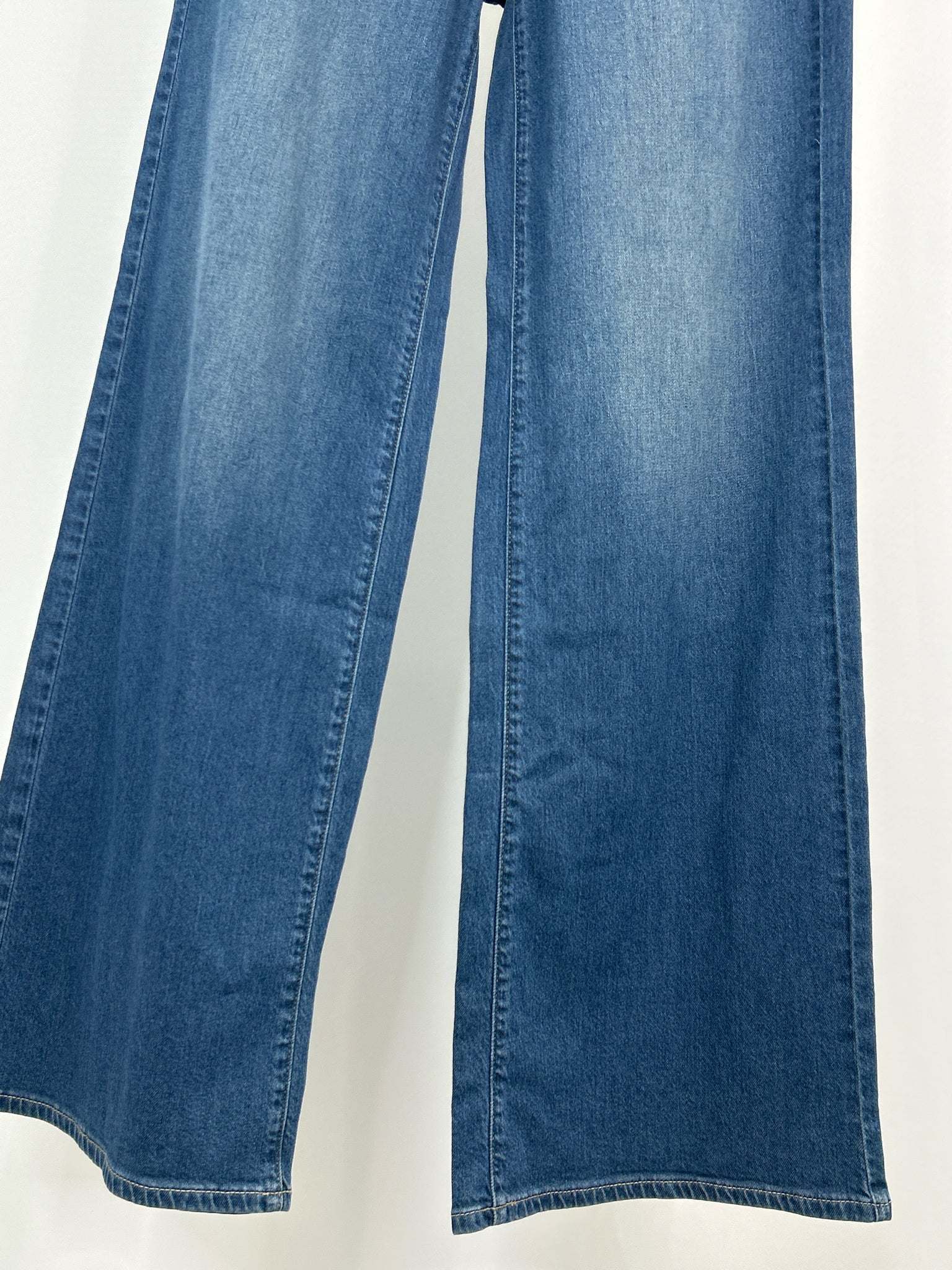 White House Black Market NWT Size 6L BLUE DENIM Women jeans