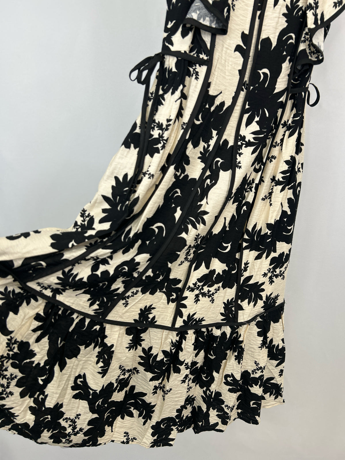 ENTRO Size S Black & Cream Women Dress