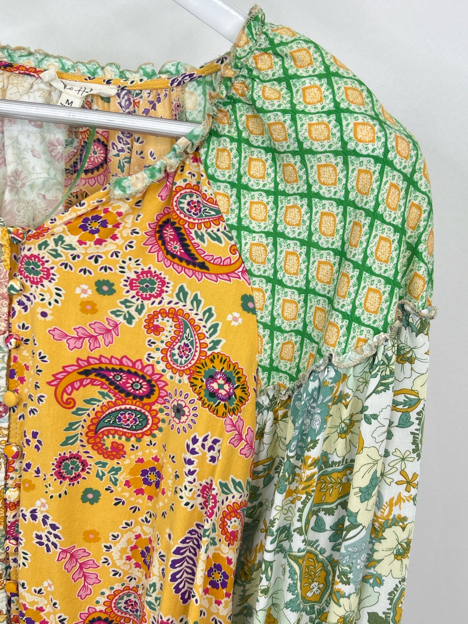Oli & Hali Size M GREEN AND WHITE Women Blouse
