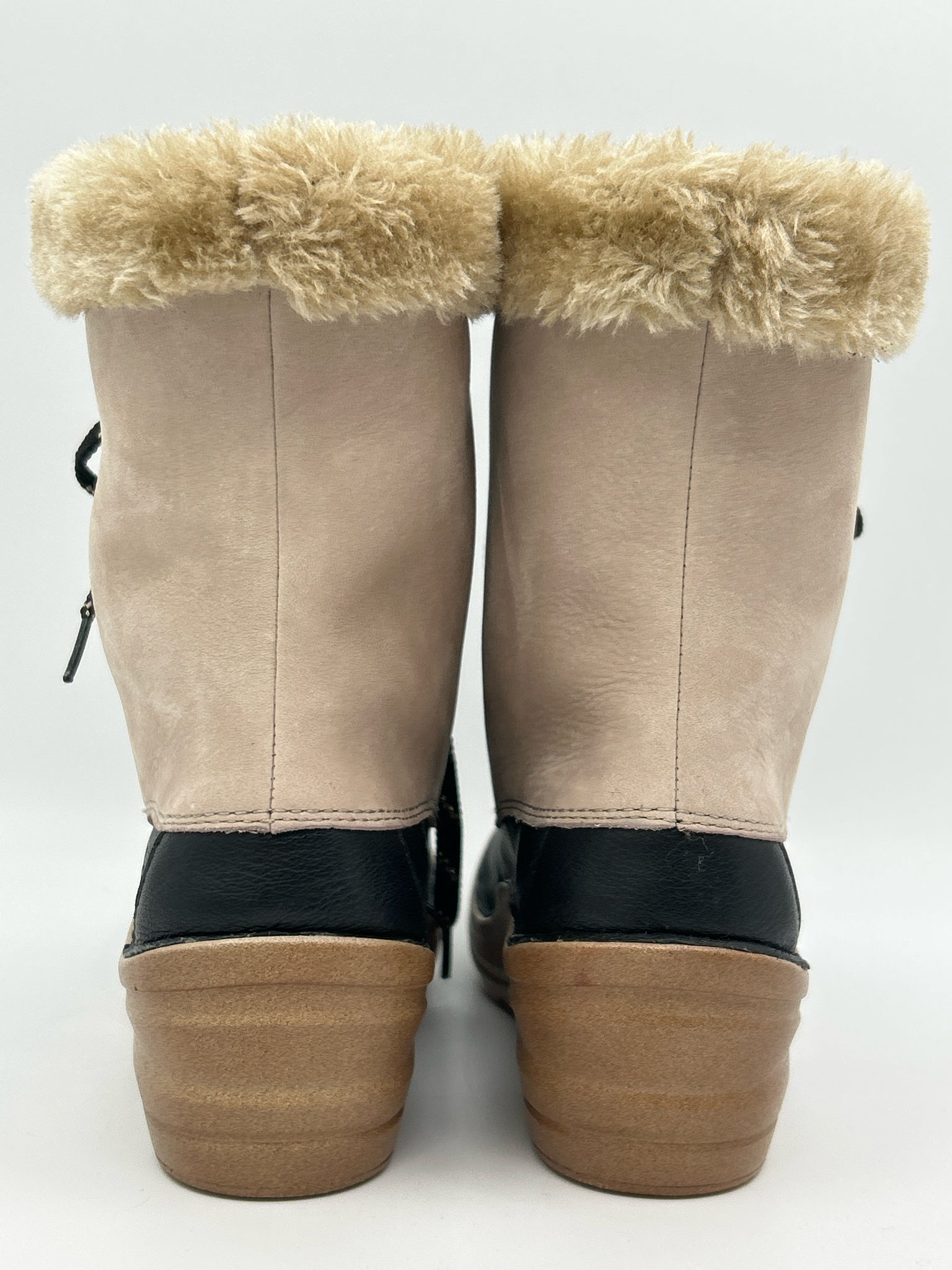 Bionica Size 7.5M CREAM AND BLACK Women Boots