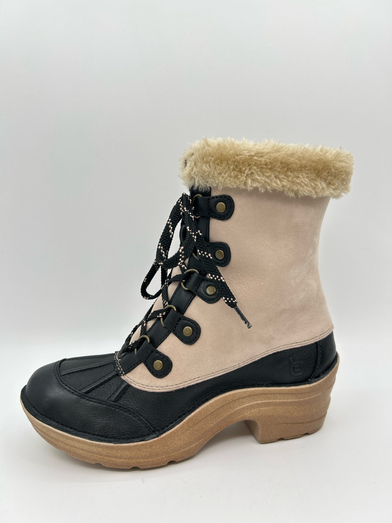 Bionica Size 7.5M CREAM AND BLACK Women Boots
