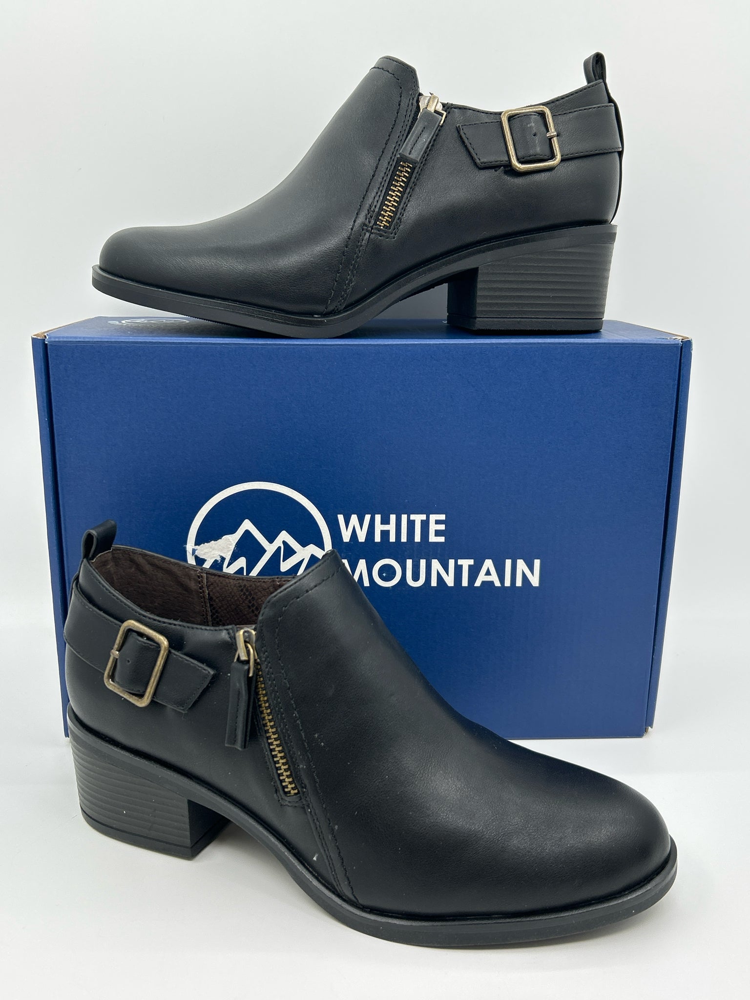 WHITE MOUNTAIN Size 9W Black Women Booties