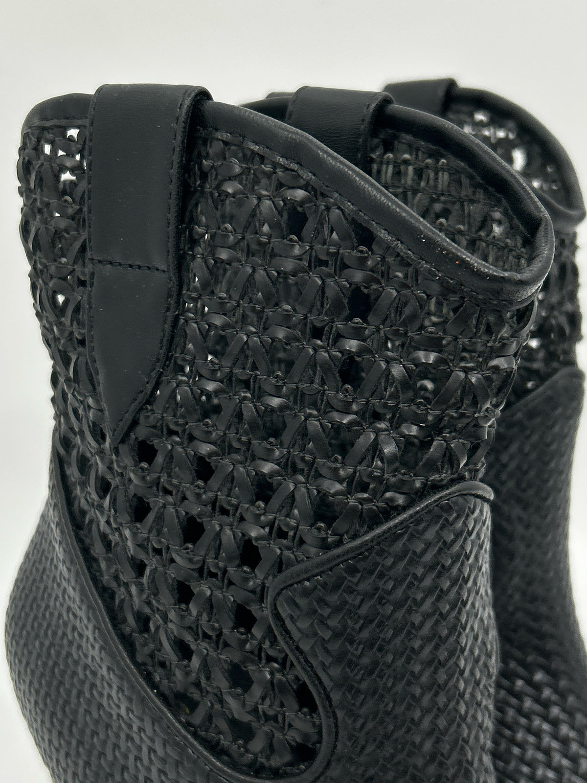 COCONUTS Size 7.5 Black Women Booties