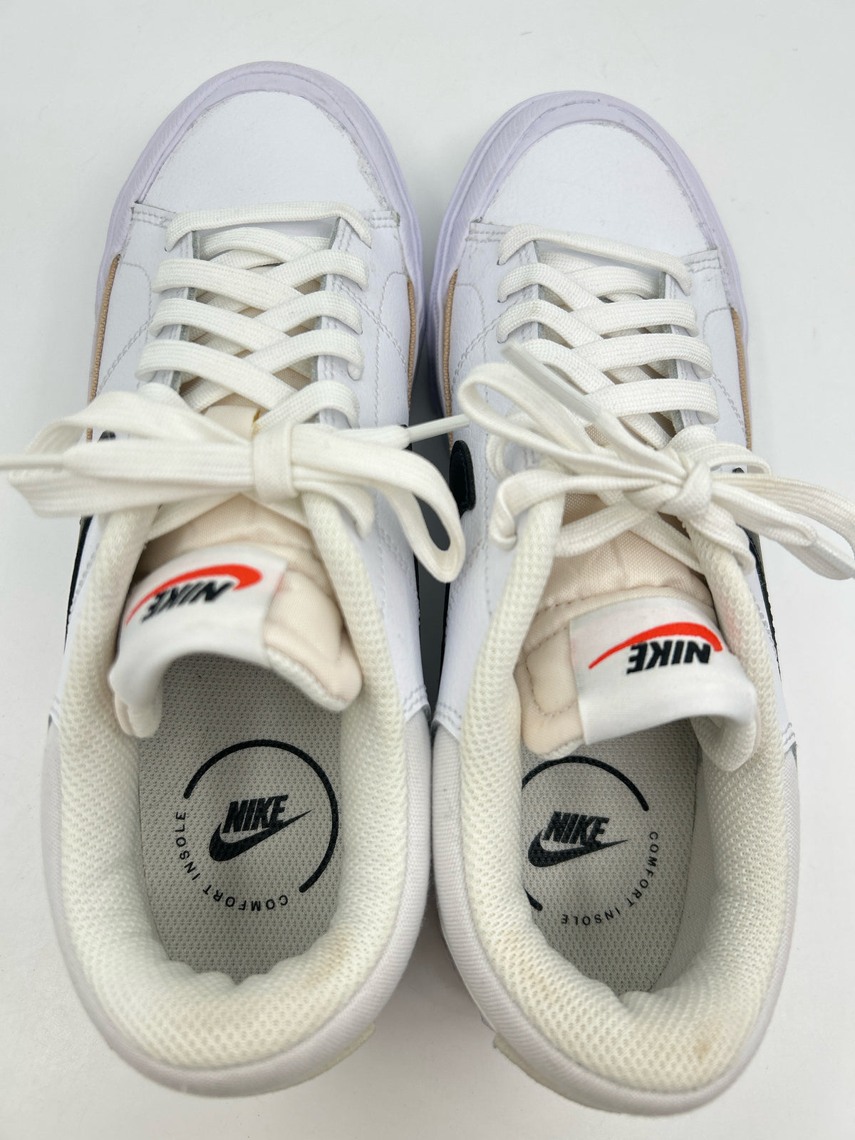 NIKE Size 8 White and black Women Sneakers
