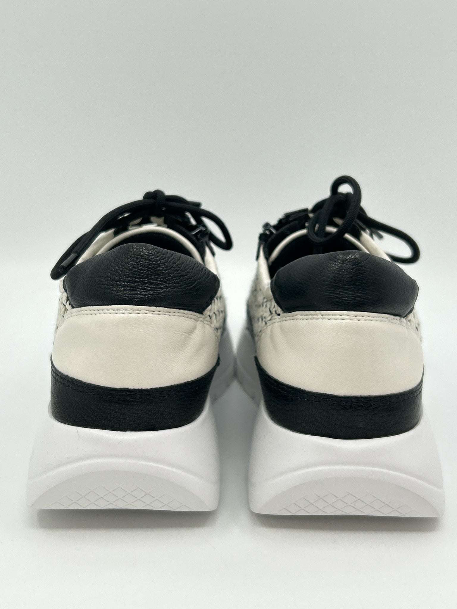 VANELI Size 7N Black & White Women Sneakers