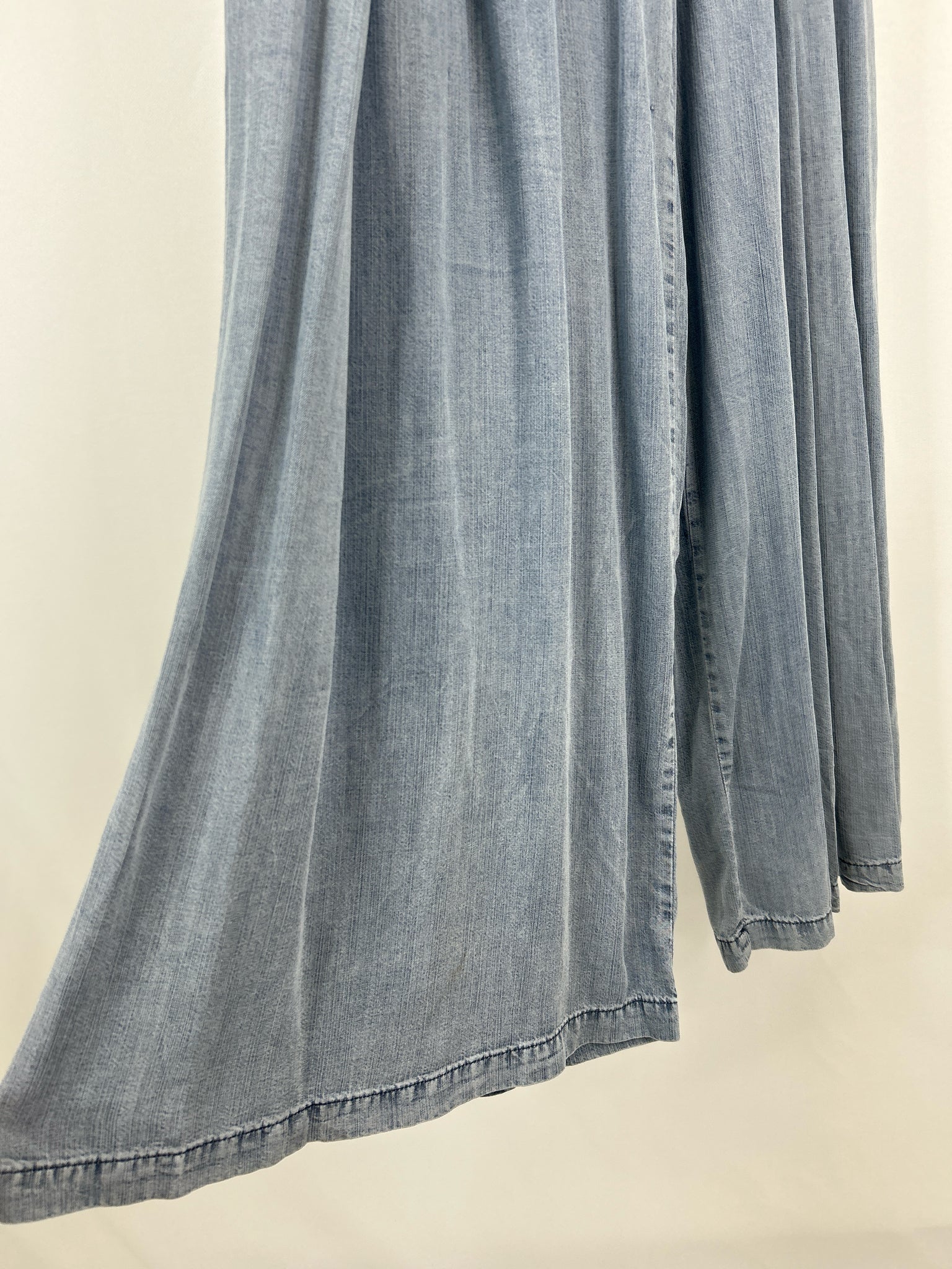 Aaron & Amber Size S CHAMBRAY Women Pants