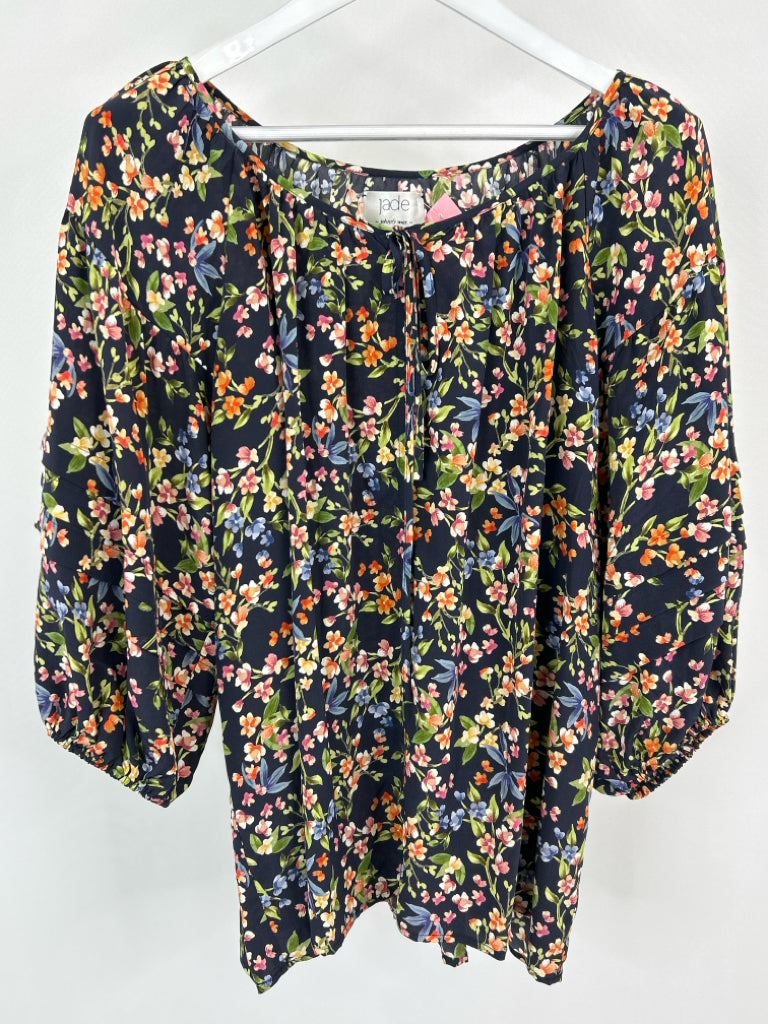JADE Size L NAVY FLORAL Women's Top
