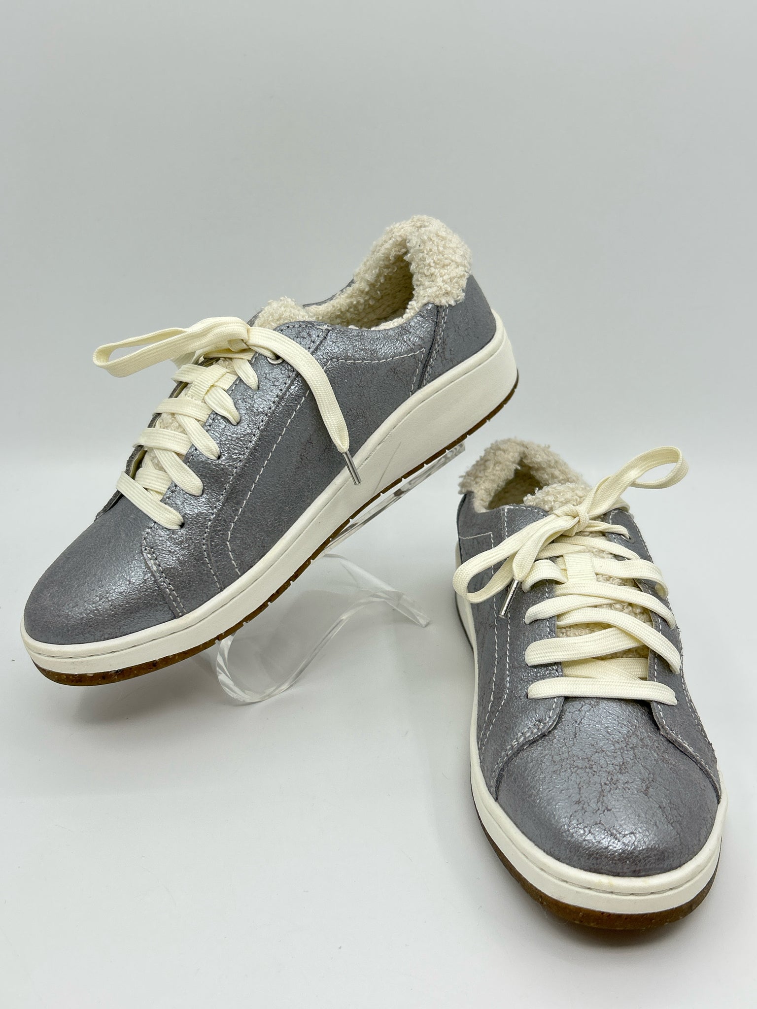 AETREX Size 7 METALLIC SILVER Women Sneakers