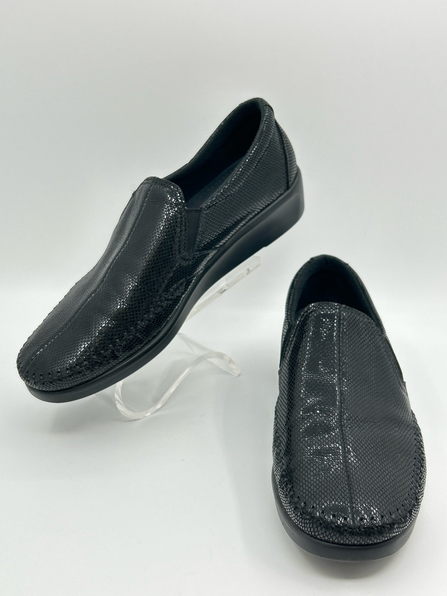 SAS Size 8.5M Black Women Loafer