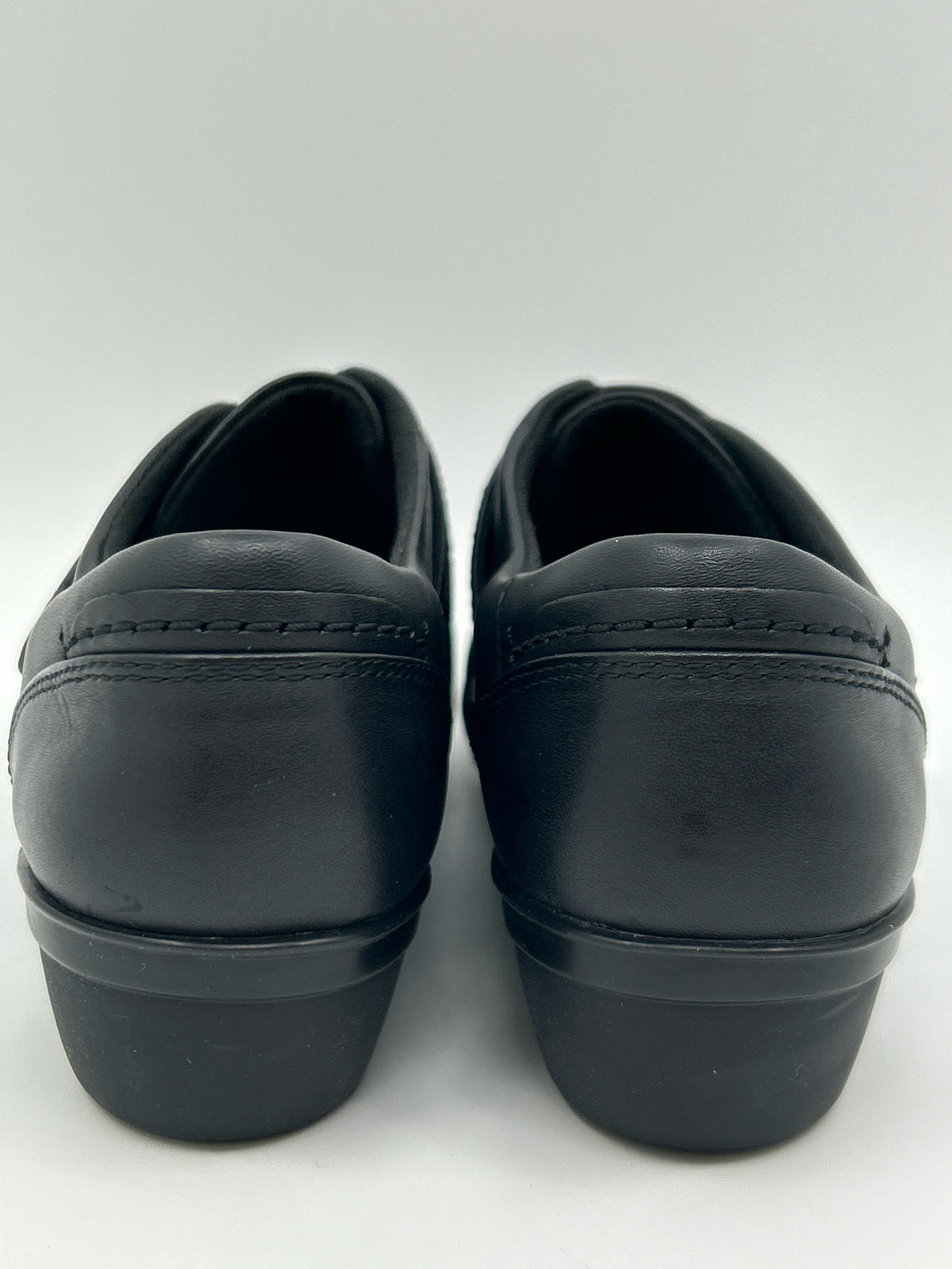 CLARKS COLLECTION NWOB Size 7 Black Women Shoes