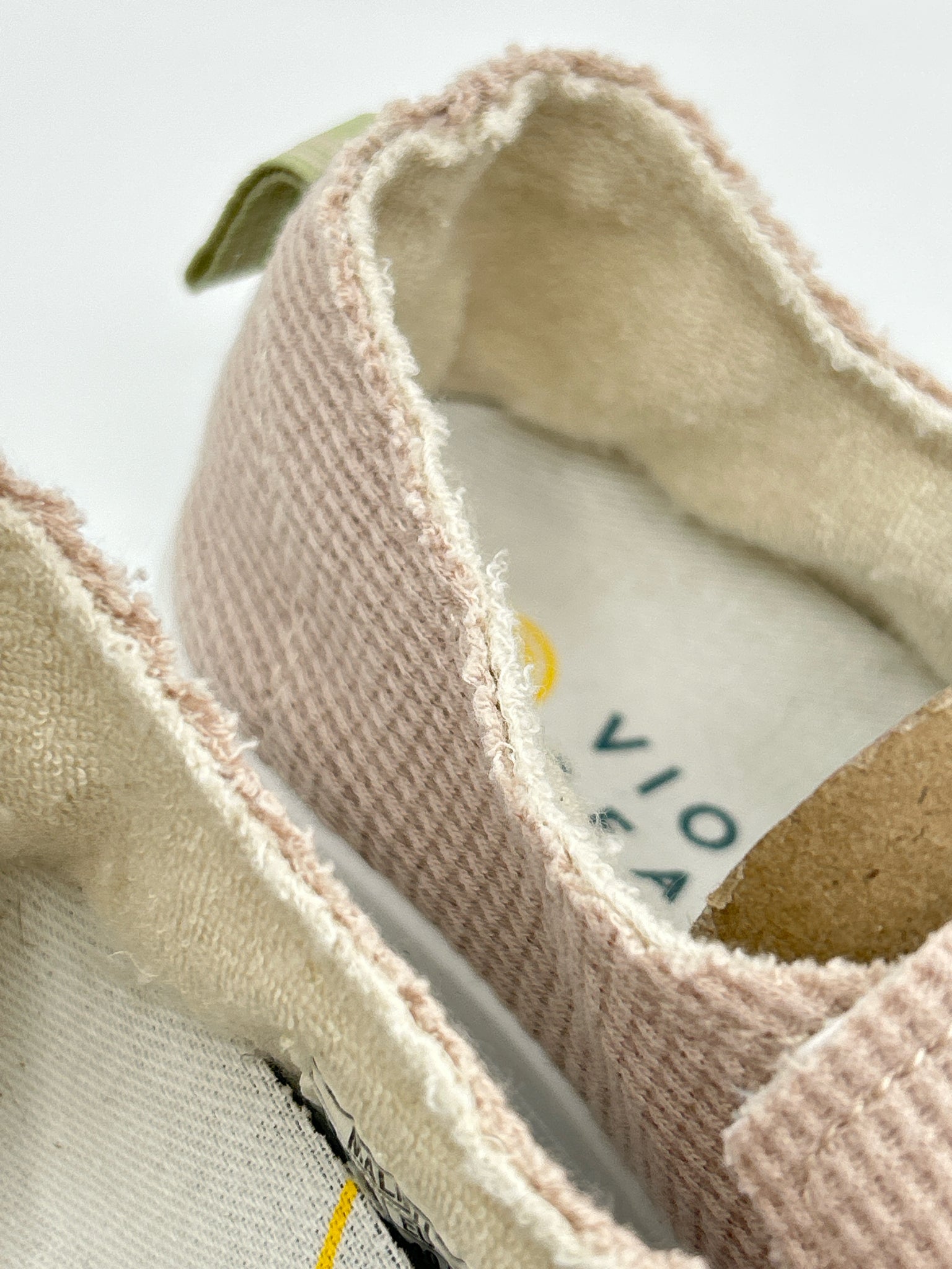 Vionic Beach Size 8.5 Cream Women Sneakers