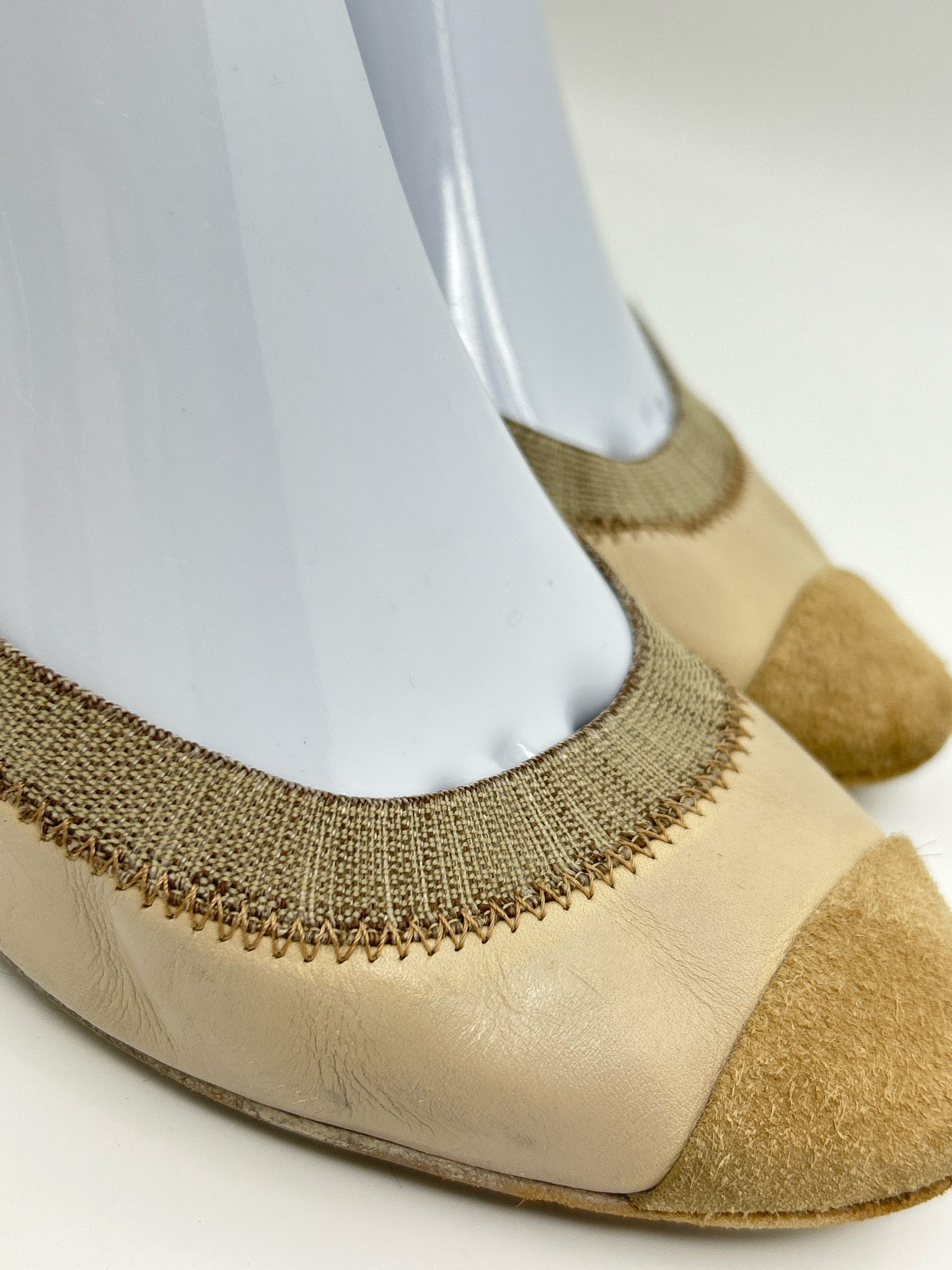 CHANEL Size 38 Cream Women Pumps