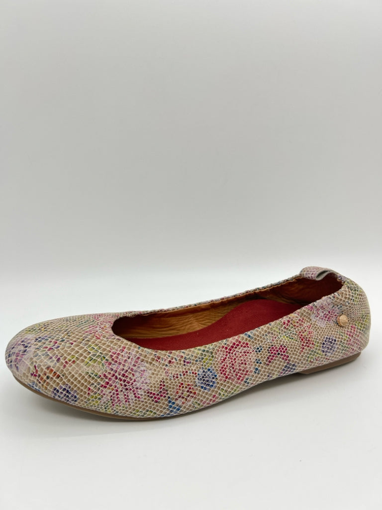 AMADA NIB Women Size 40 Multi-Color Flats