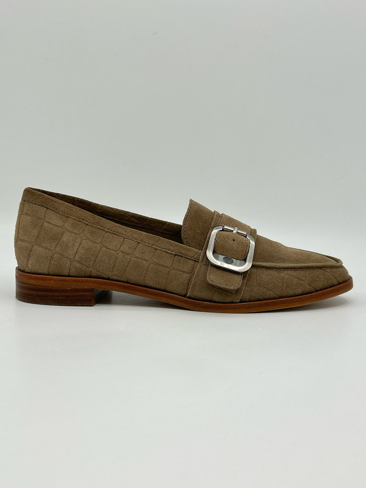 VINCE CAMUTO Size 7.5 Taupe Women Loafer