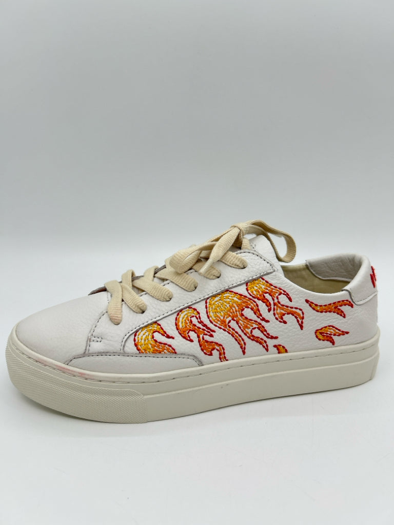 SOLUDOS Size 8 White Print Women's Sneakers