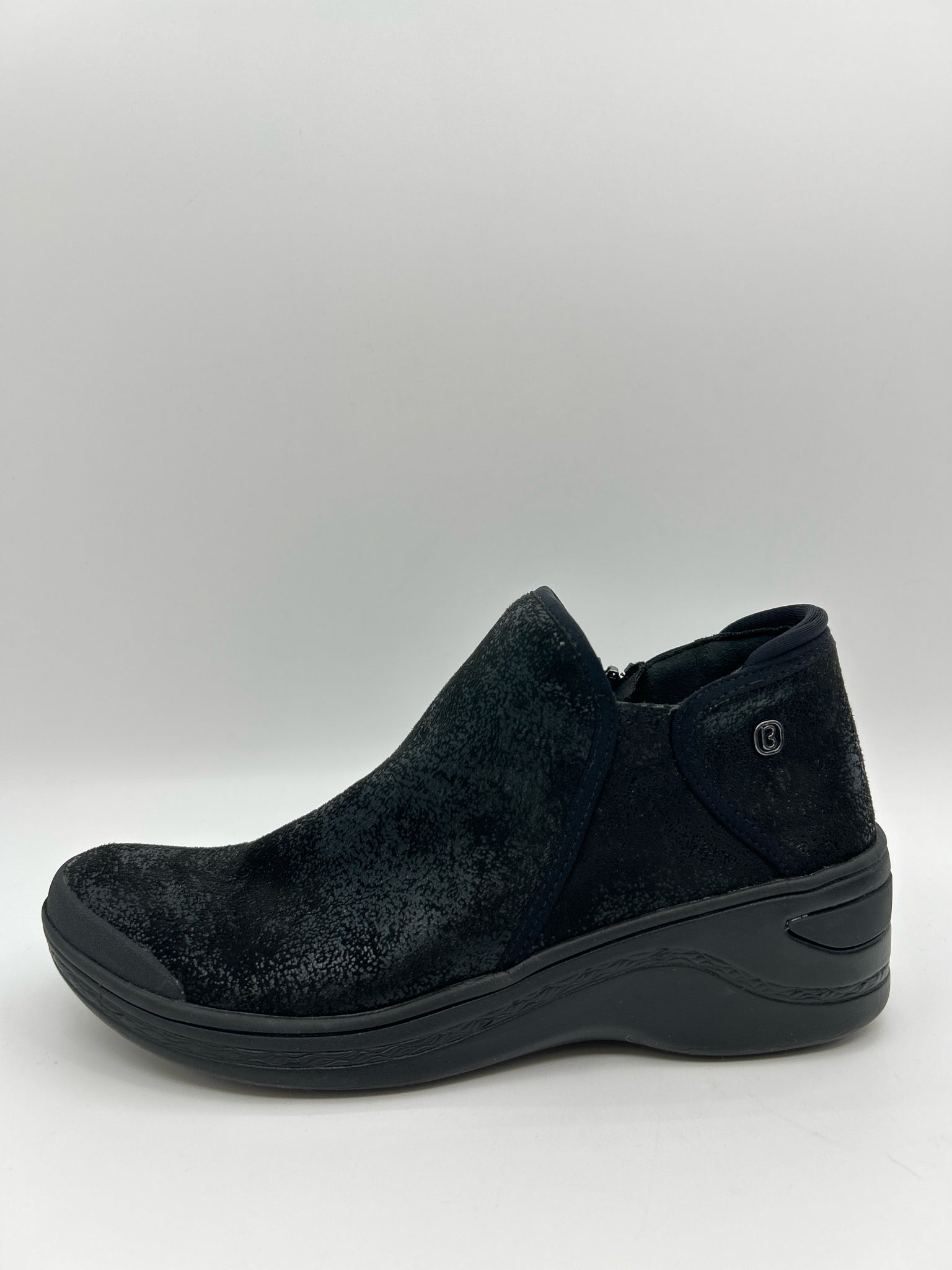 BZEES Size 9M Black Women Booties