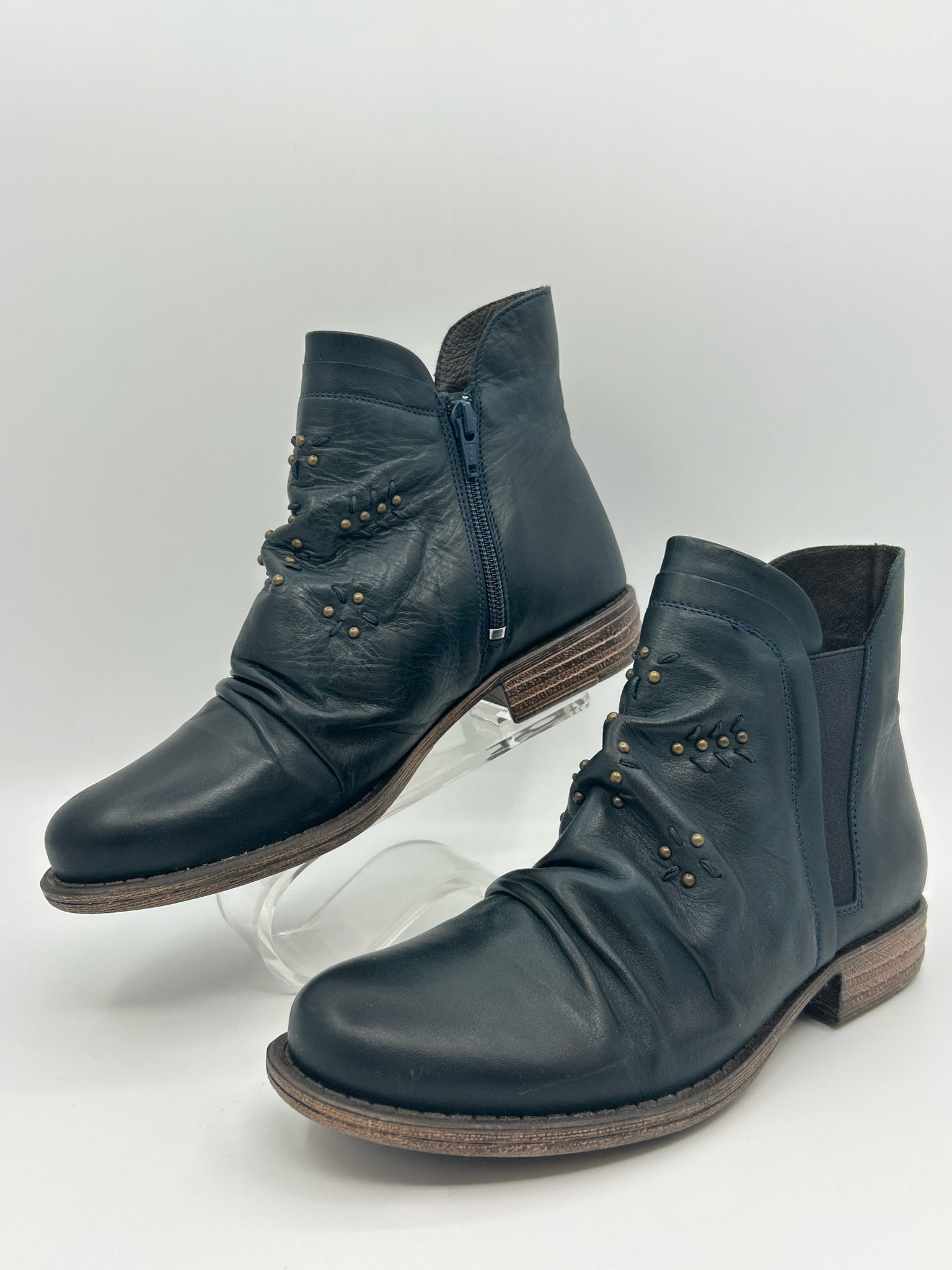 MIZ MOOZ NWOB Size 37/7  Dark Green Women Booties