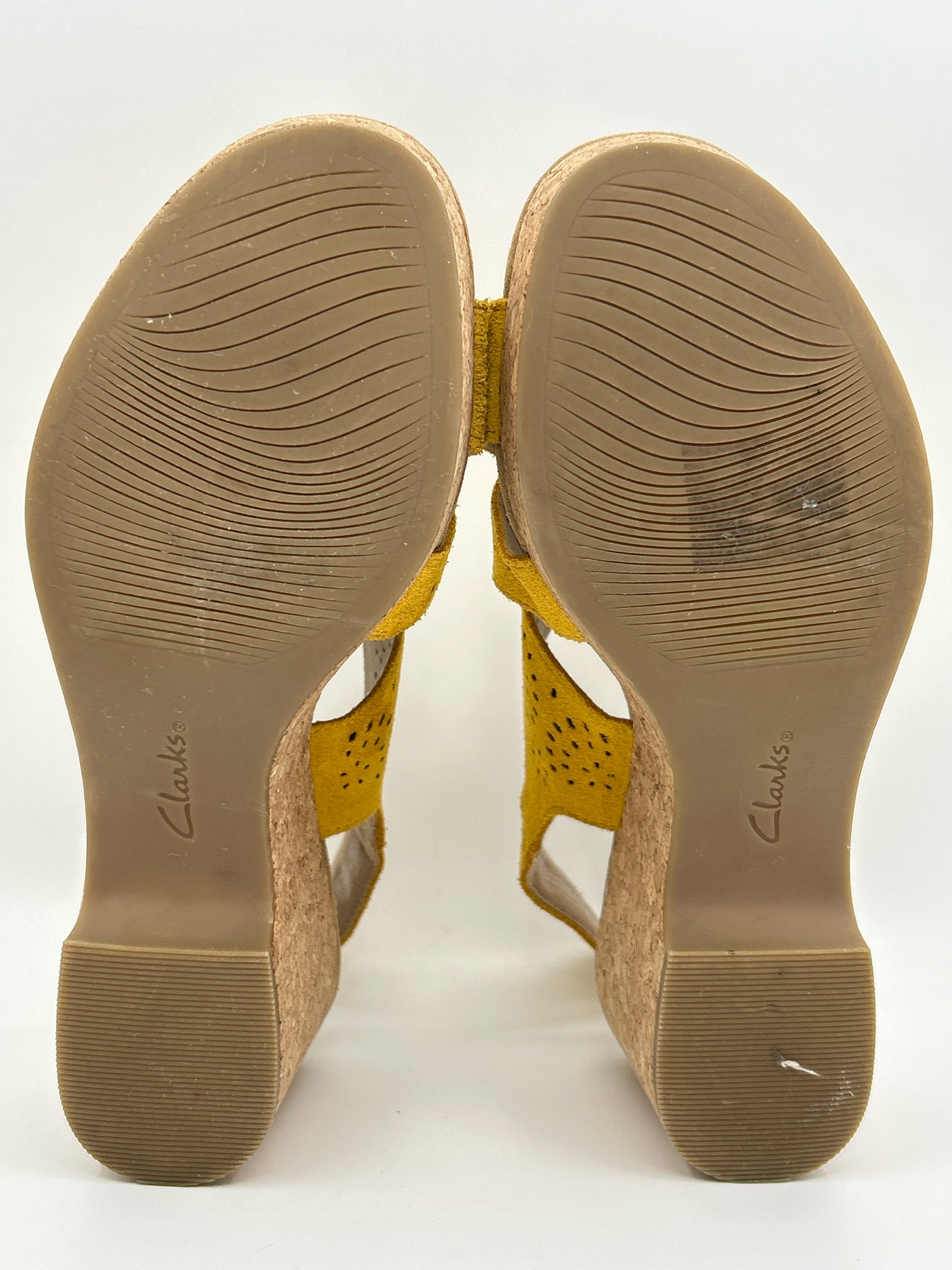 CLARKS Size 10M Yellow Women Sandal
