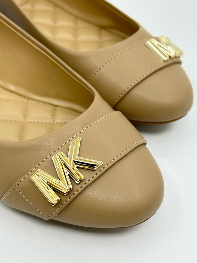 MICHAEL MICHAEL KORS Women Size 9M Camel Flats