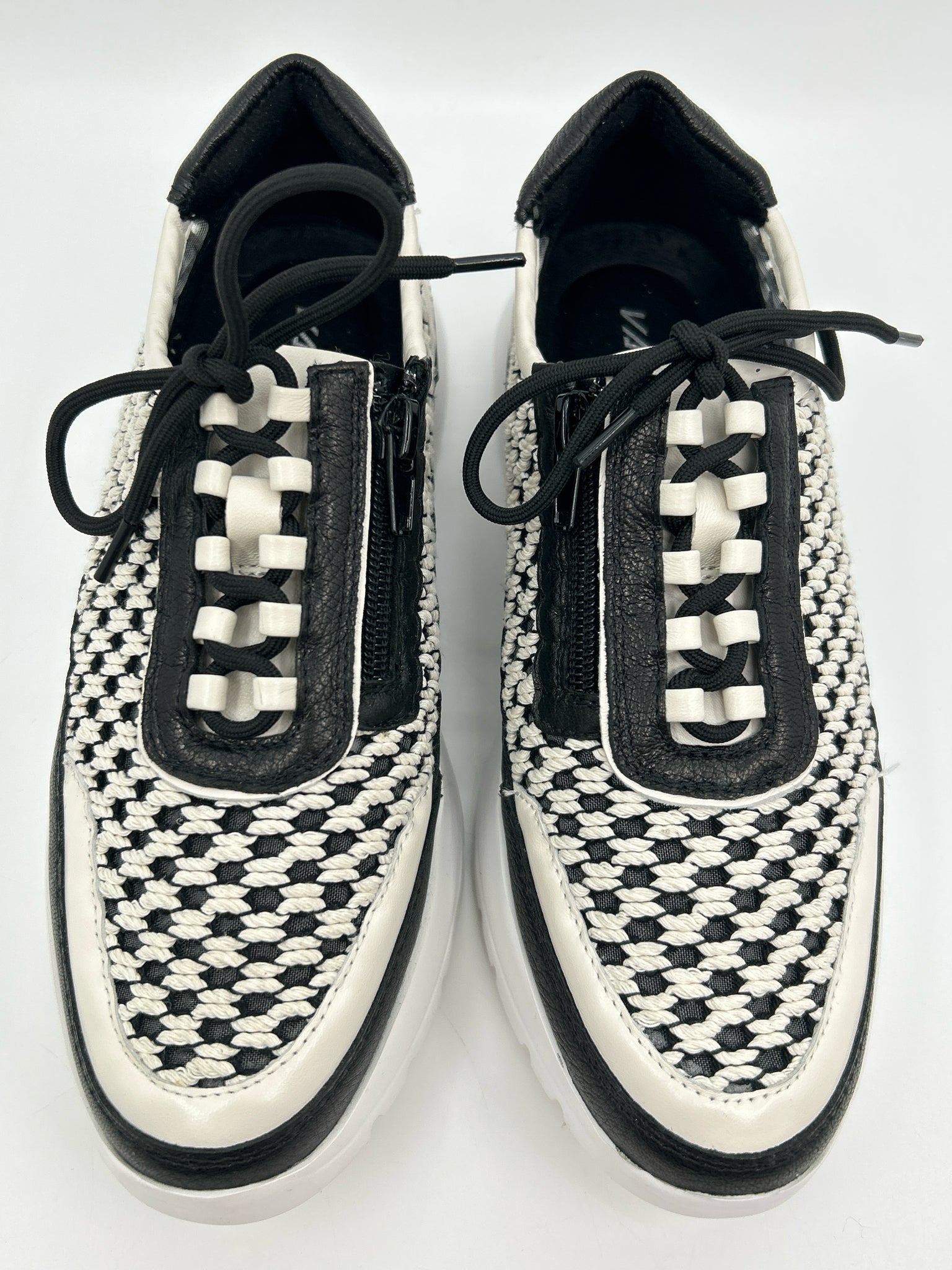 VANELI Size 7N Black & White Women Sneakers