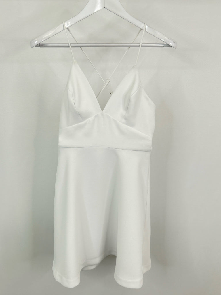 BCBGeneration Size 4 White Women's Dress