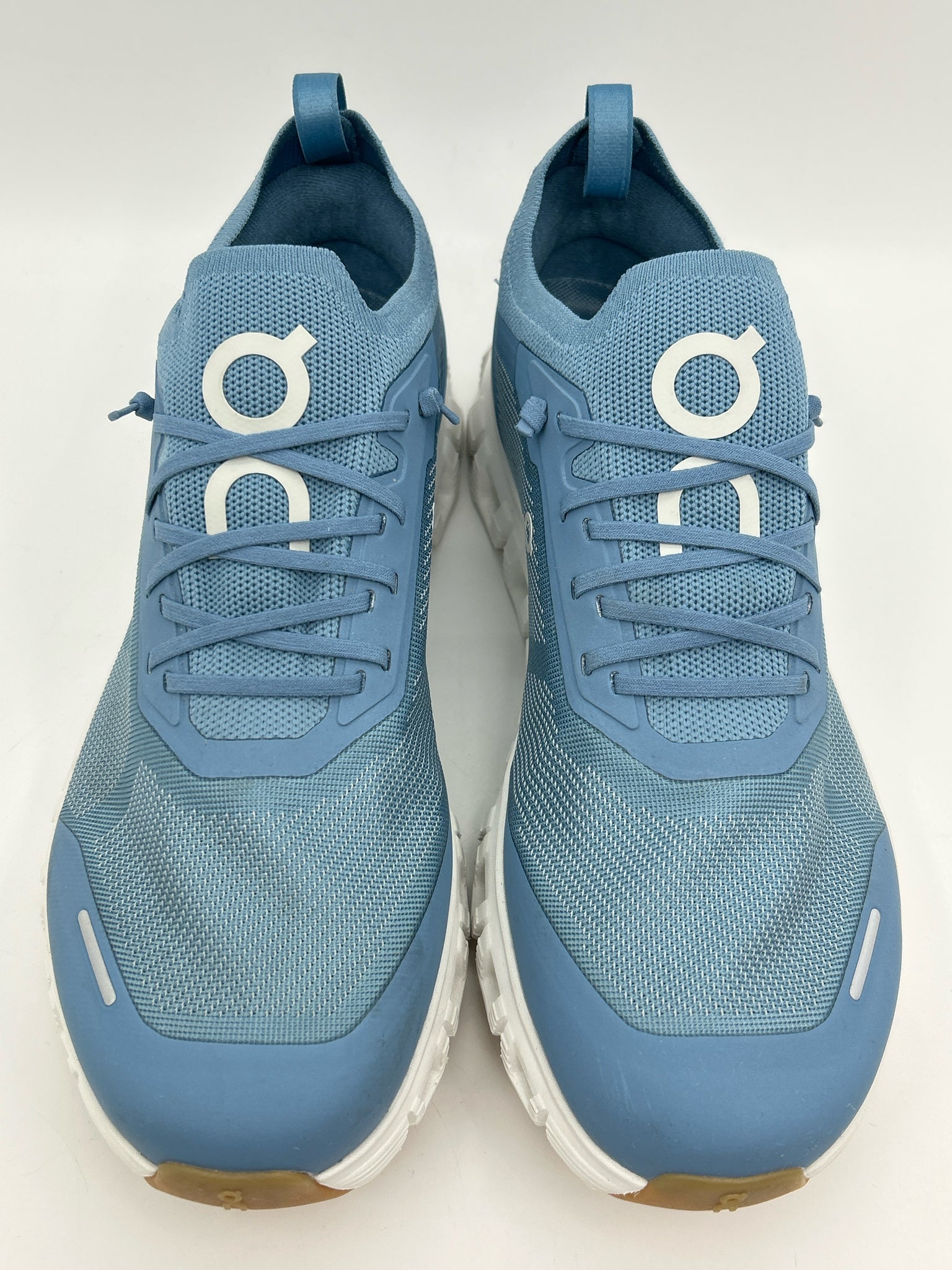 ON CLOUD Size 10.5 blue and white Women Sneakers