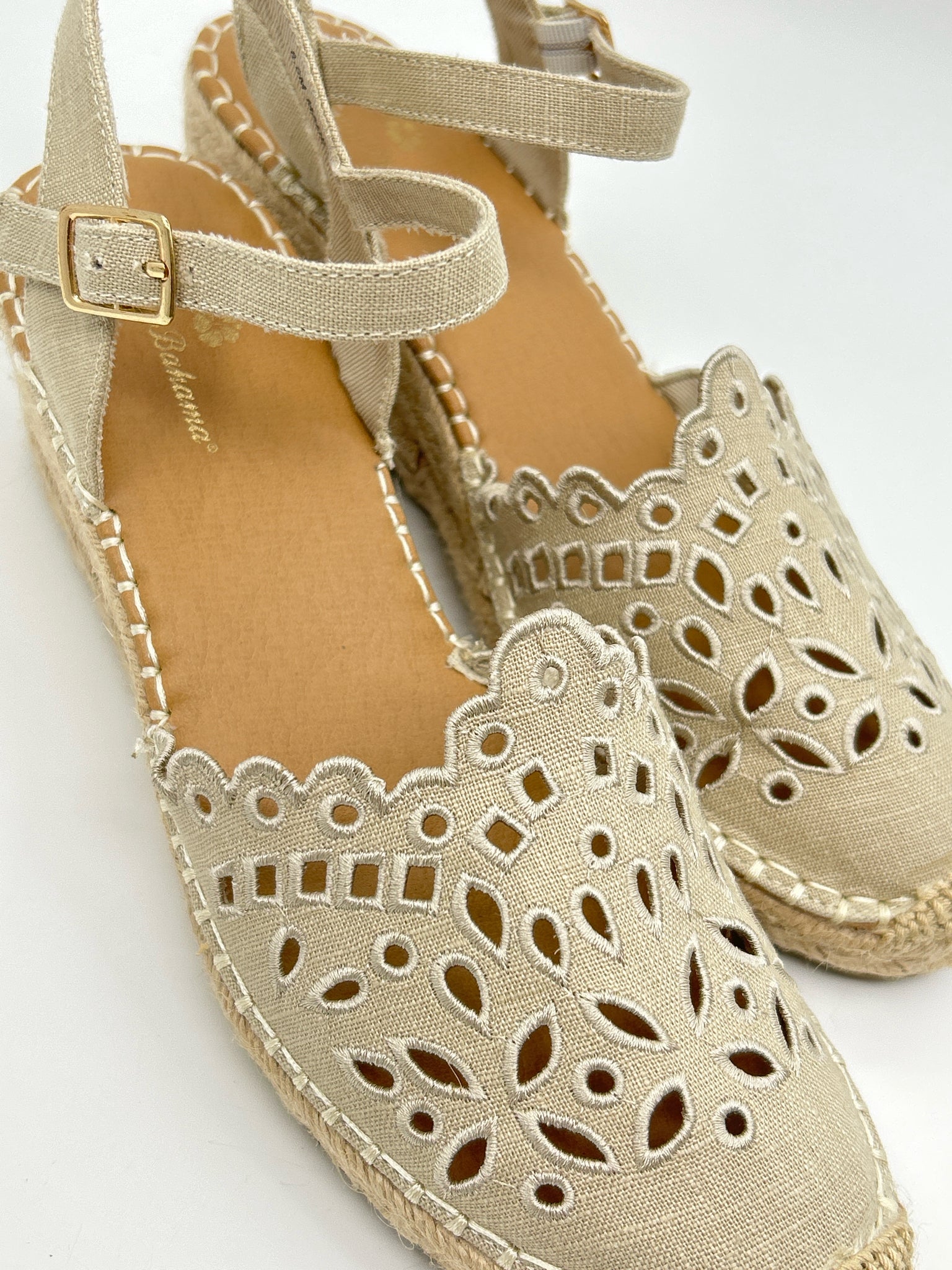 TOMMY BAHAMA Size 8.5M Beige Women Sandal