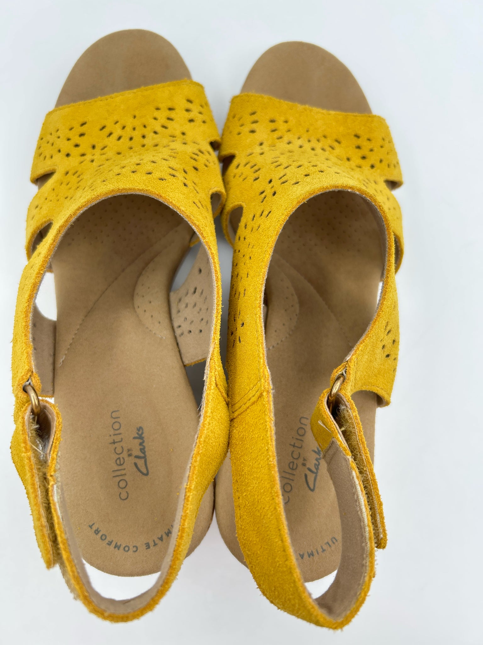 CLARKS Size 10M Yellow Women Sandal