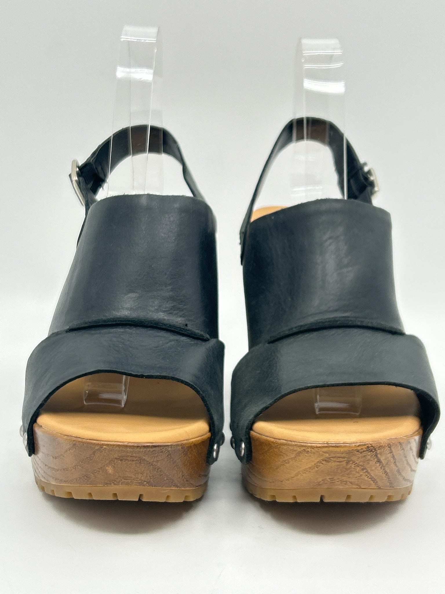 Korks Size 10M Black Women Sandal