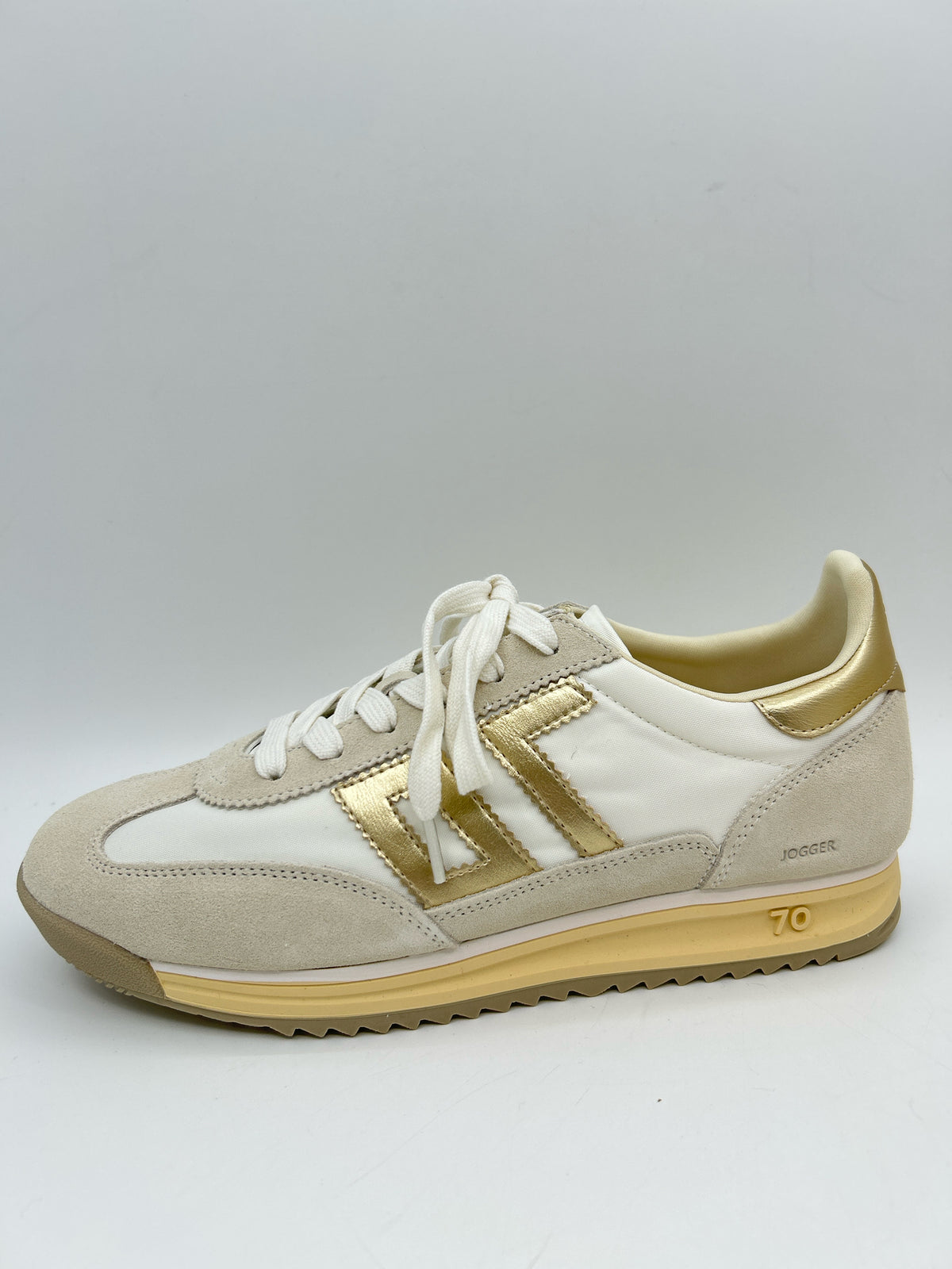 Back 70 Streetwear Size 39 White and Gold Women Sneakers NIB