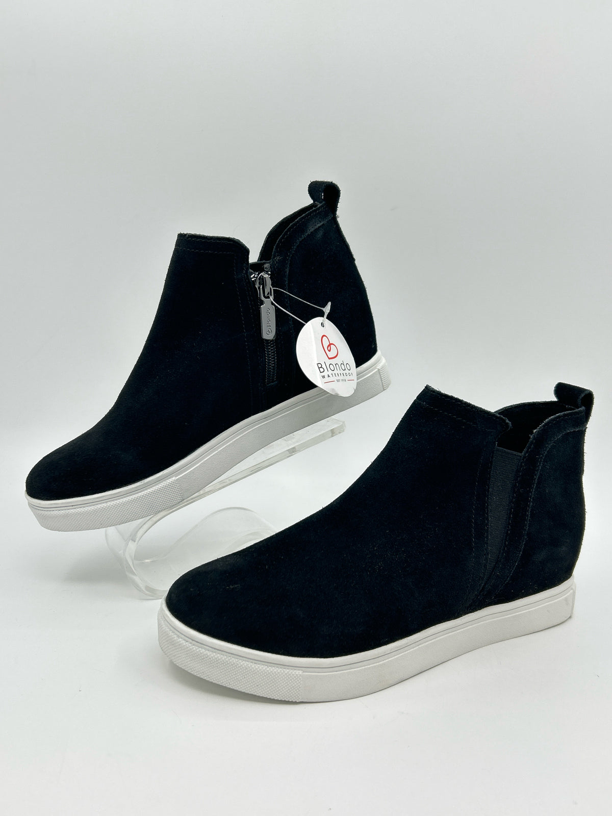 BLONDO Size 6M Black Women Sneakers