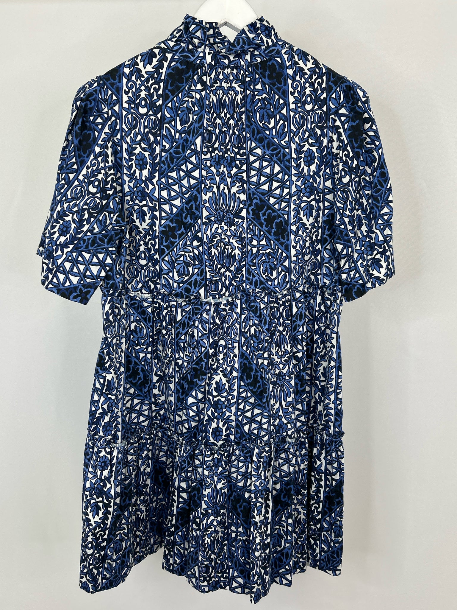 TUCKERNUCK Size M WHITE AND NAVY Women Dress