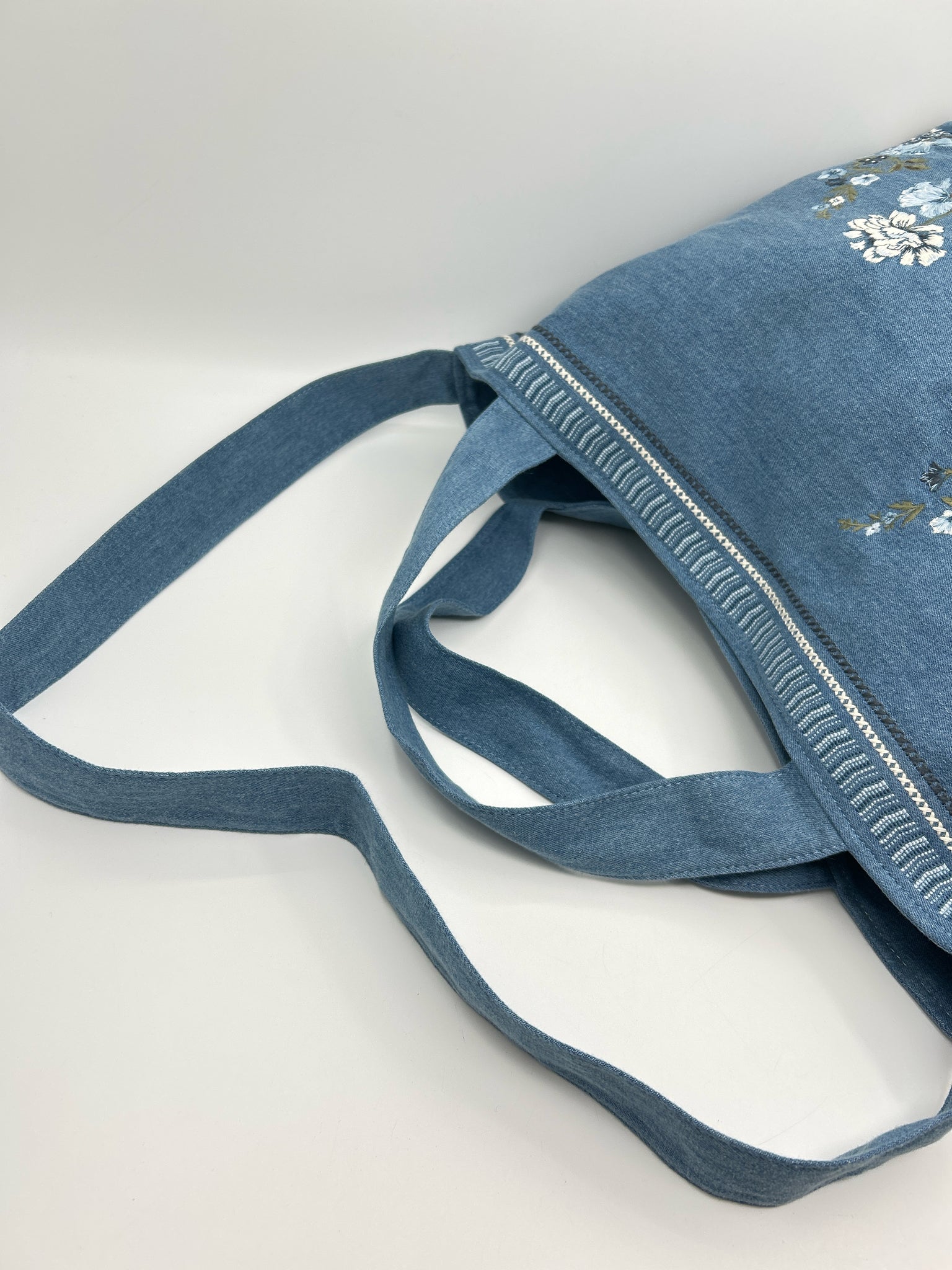 DRIFTWOOD Blue floral Women Tote