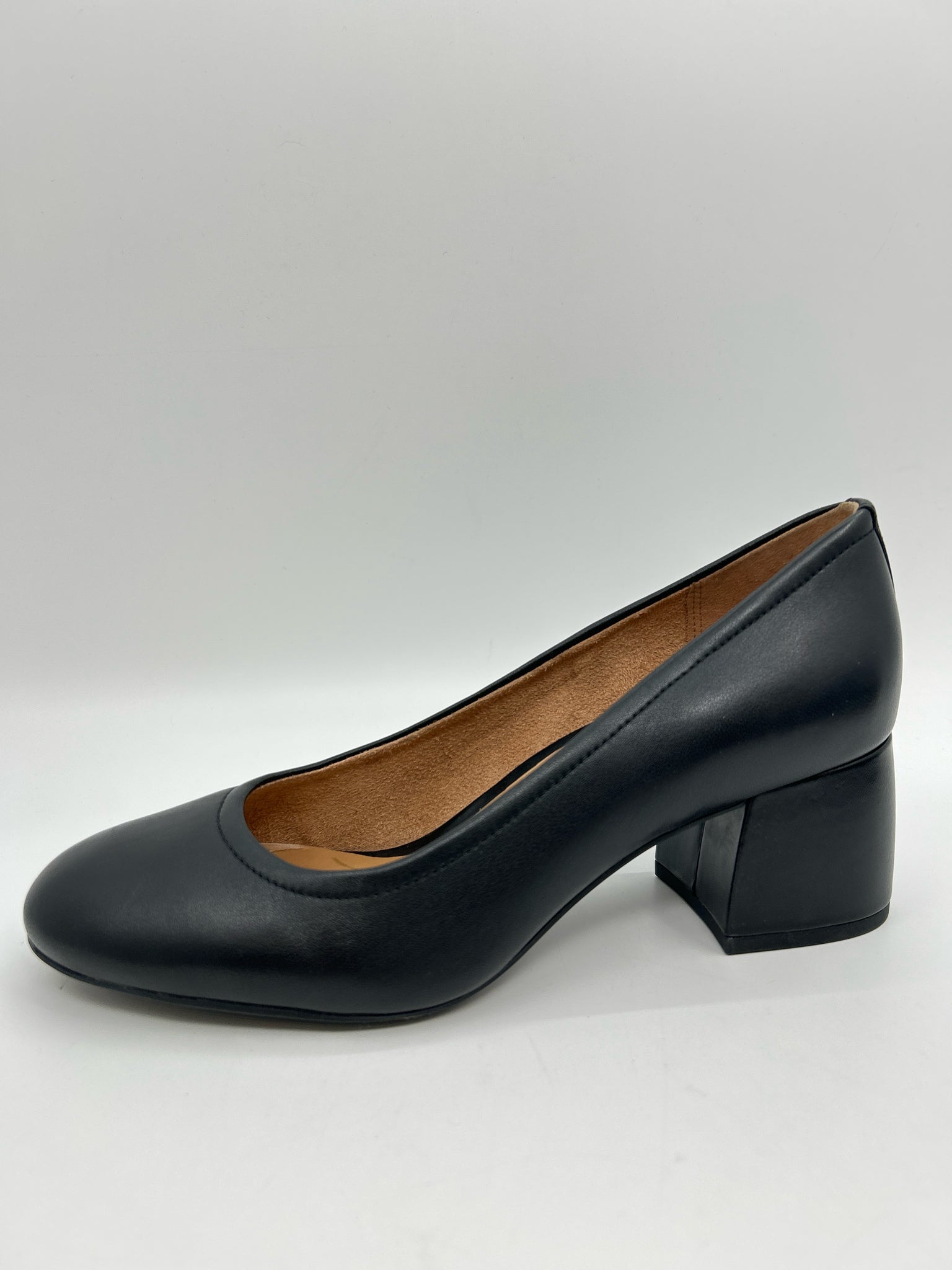 VIONIC NWOB Size 9 Black Women Pumps