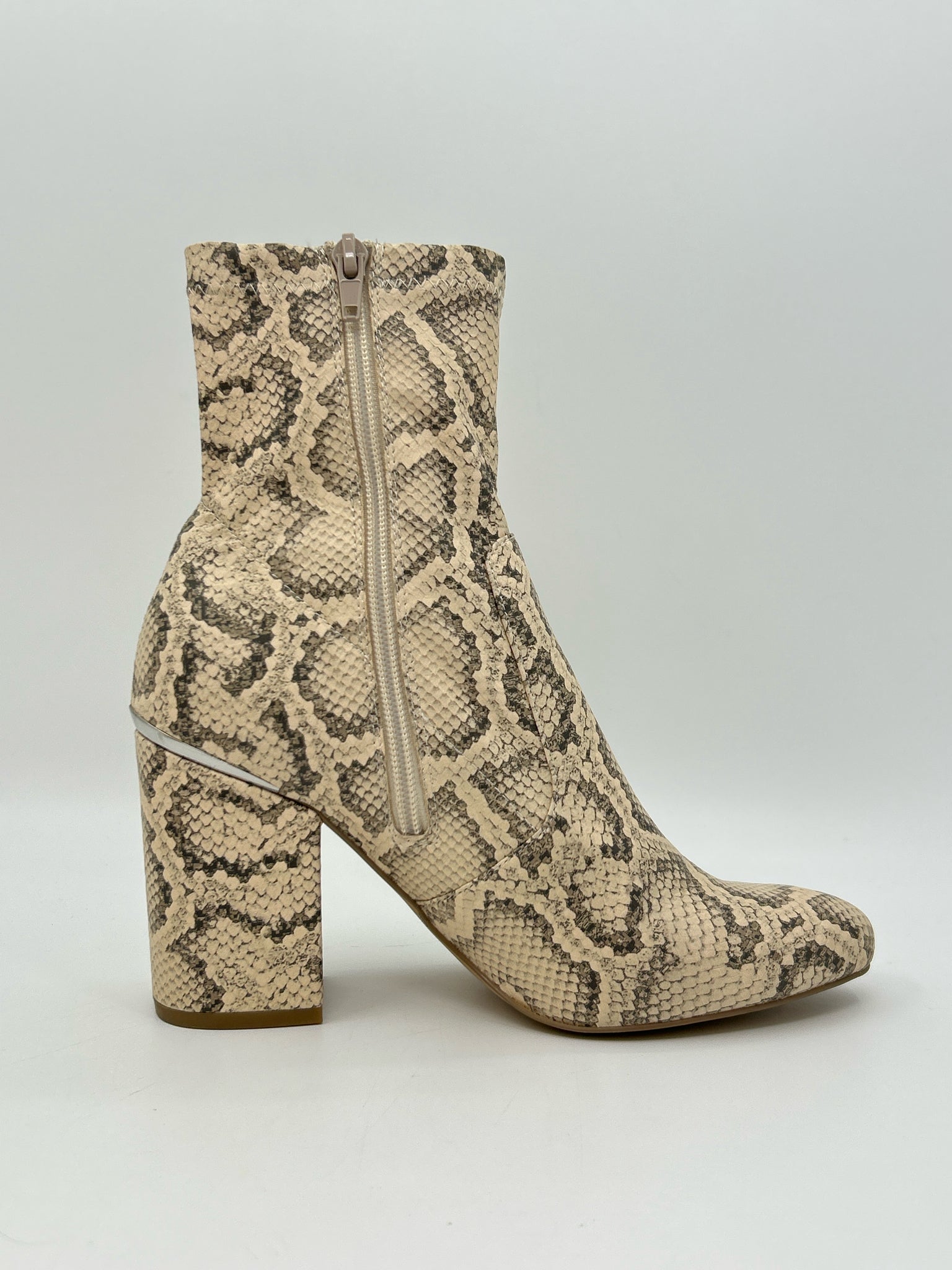 STEVE MADDEN Size 8.5M IVORY PRINT Women Booties